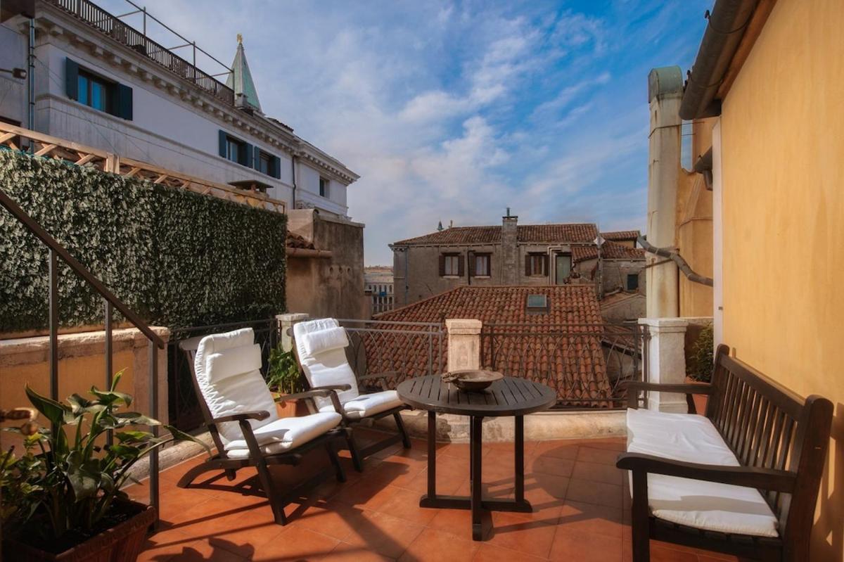 Attic Terrace San Square View Apartment *
