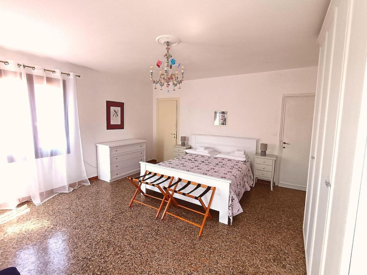 Spacious With 3 Bedrooms Apartment *