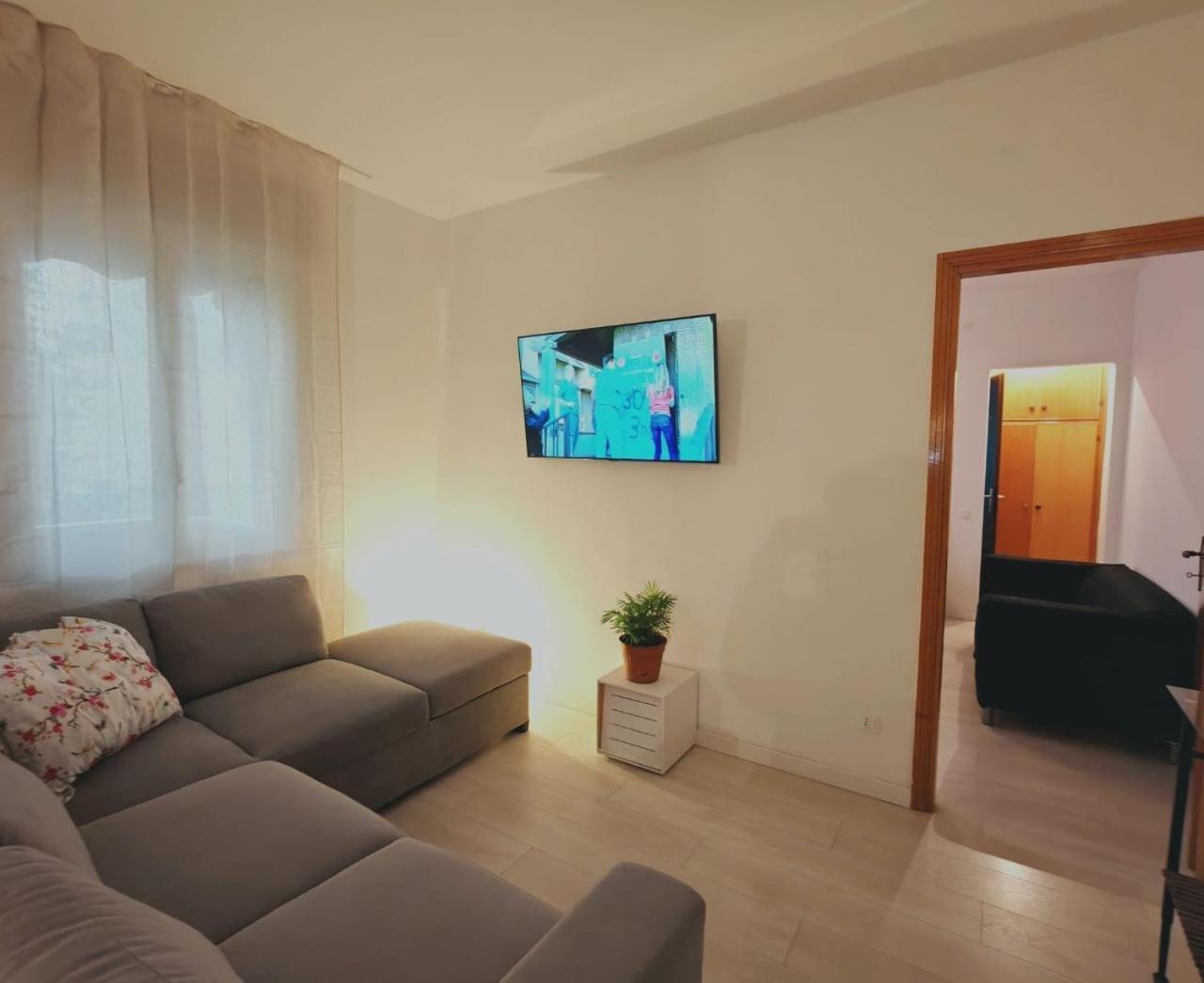 Barbara's House 10minutes To Apartment *