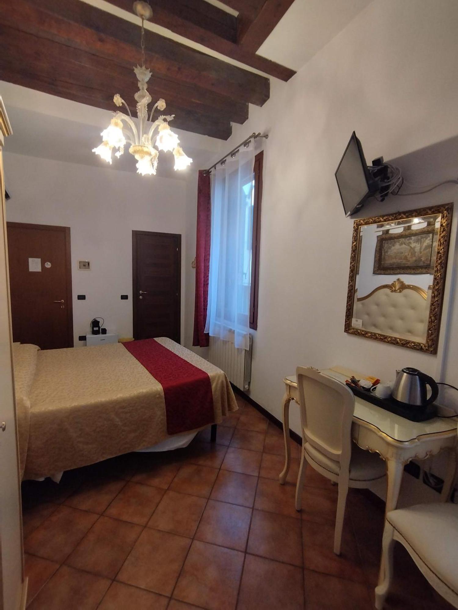 Guest house Alloggi Ss Giovanni E Paolo 2*