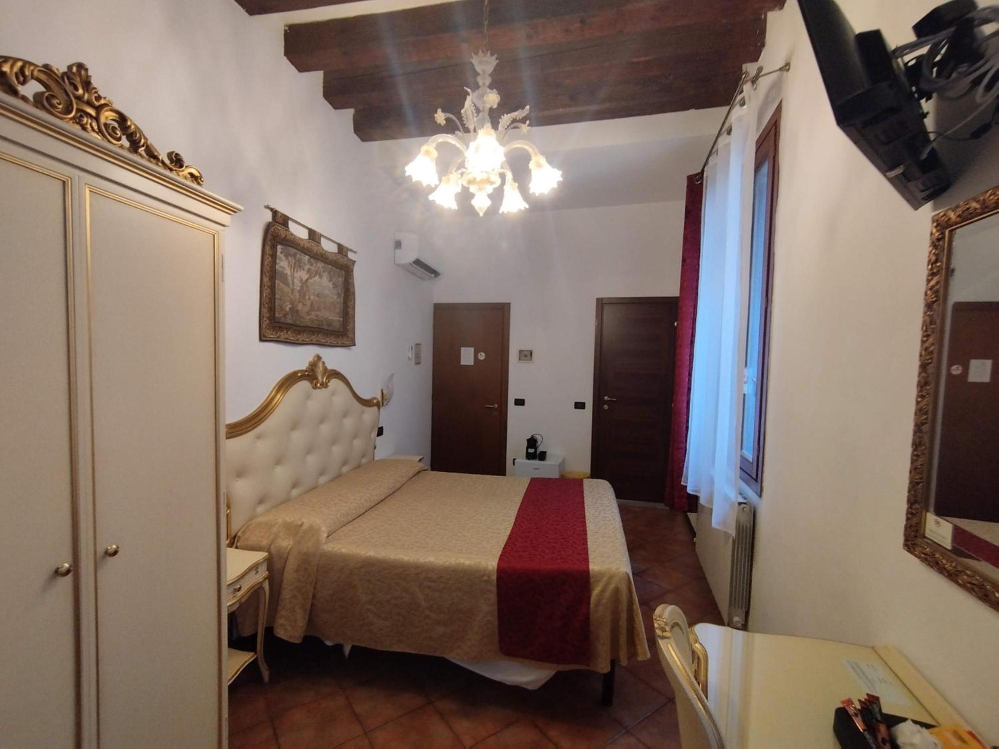 Alloggi Ss Giovanni E Paolo Guest house 2*