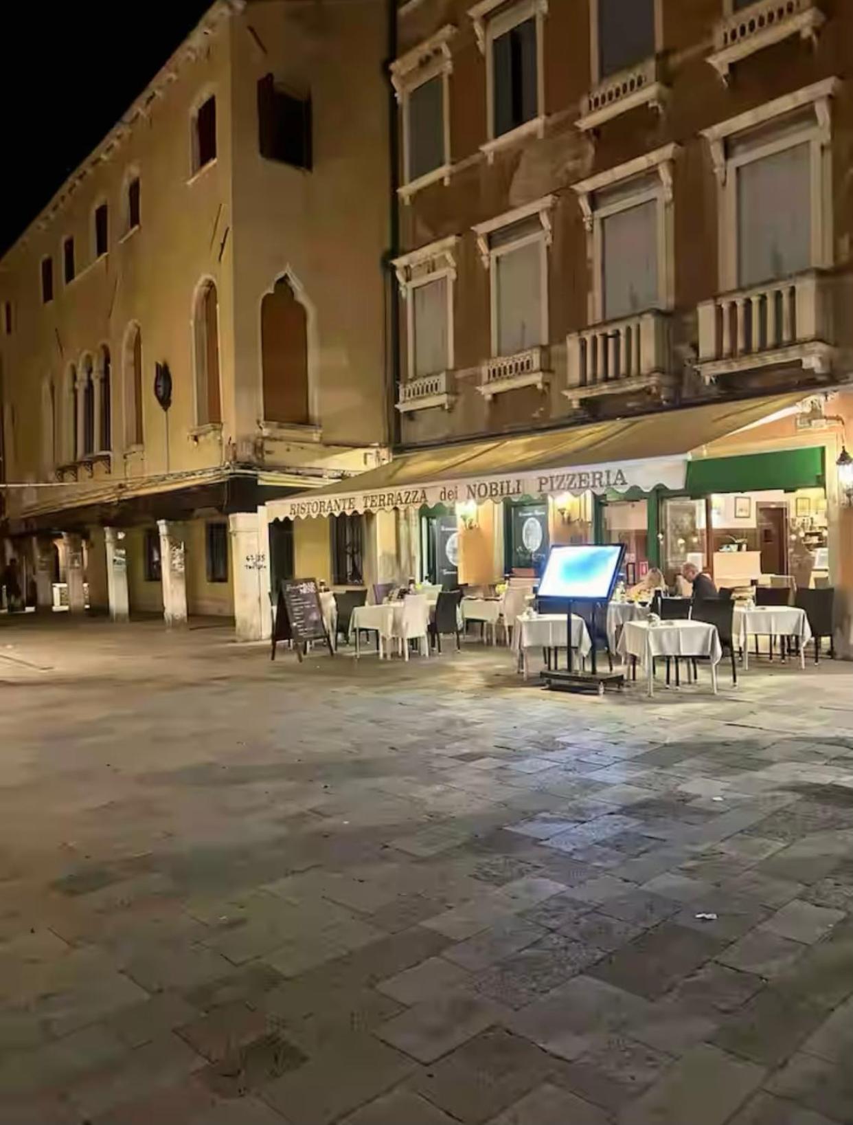 Con Vista Zattere Apartment *