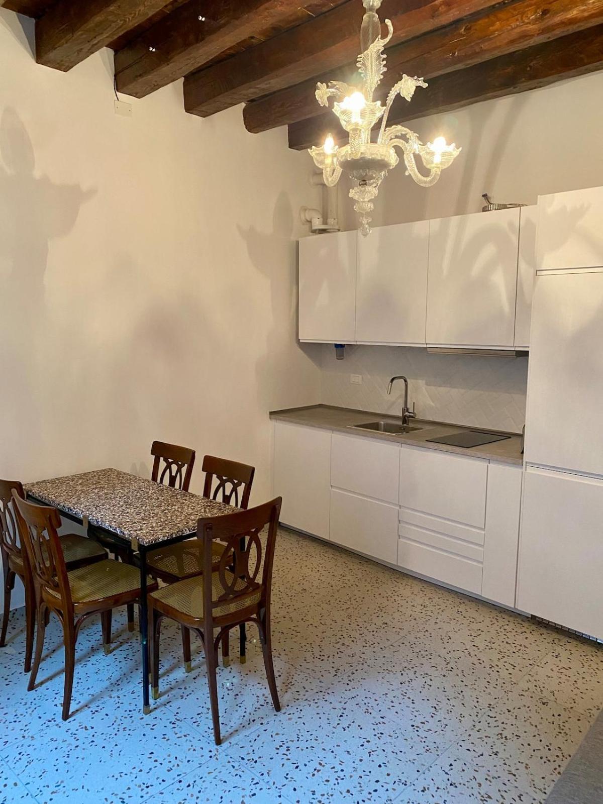 Quiet With Canal View Apartment Venice