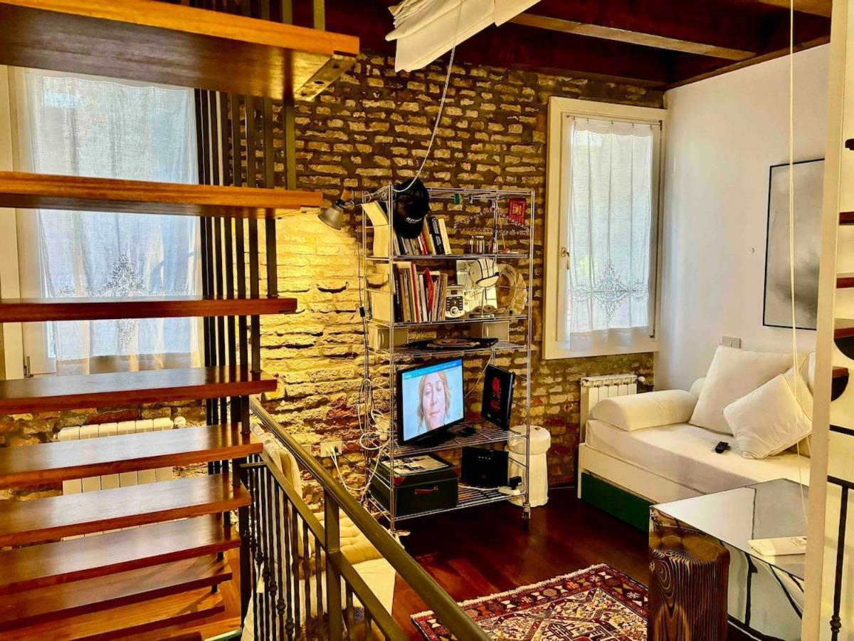 Indipendent House In * Venice