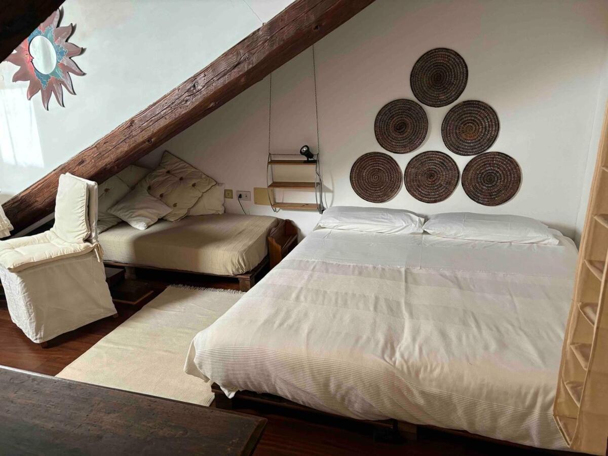 Indipendent House In