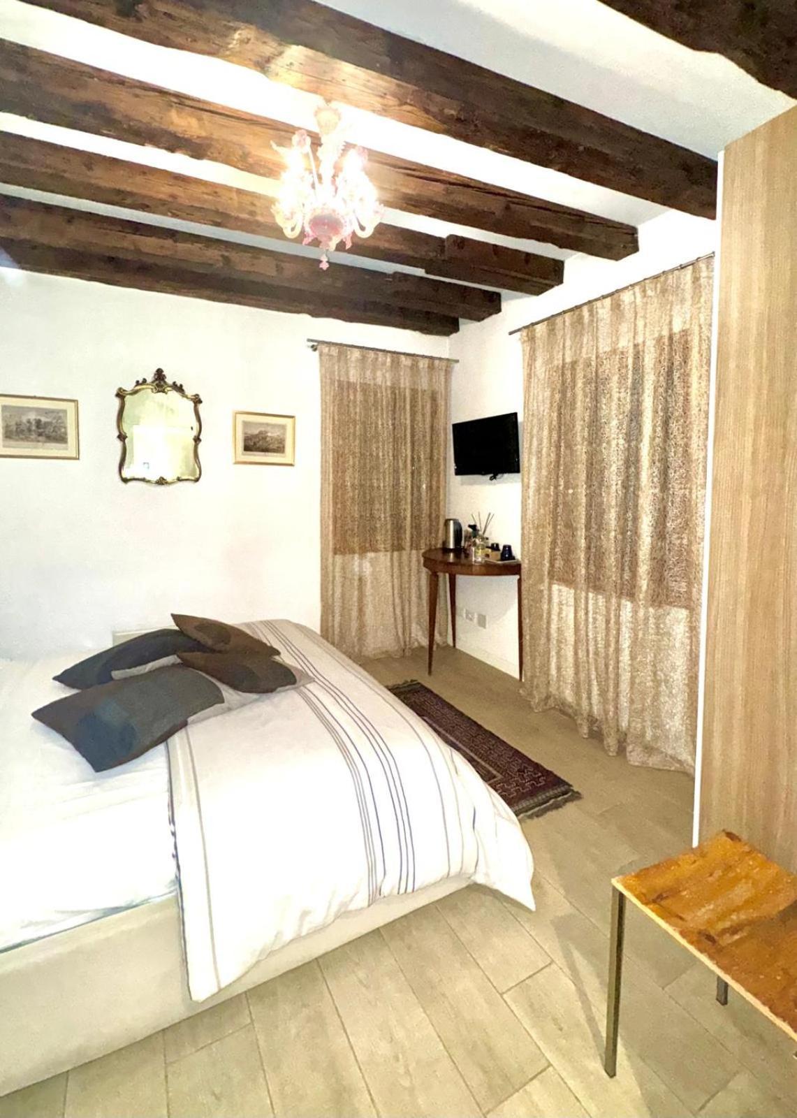 Fortuny Bed & Breakfast