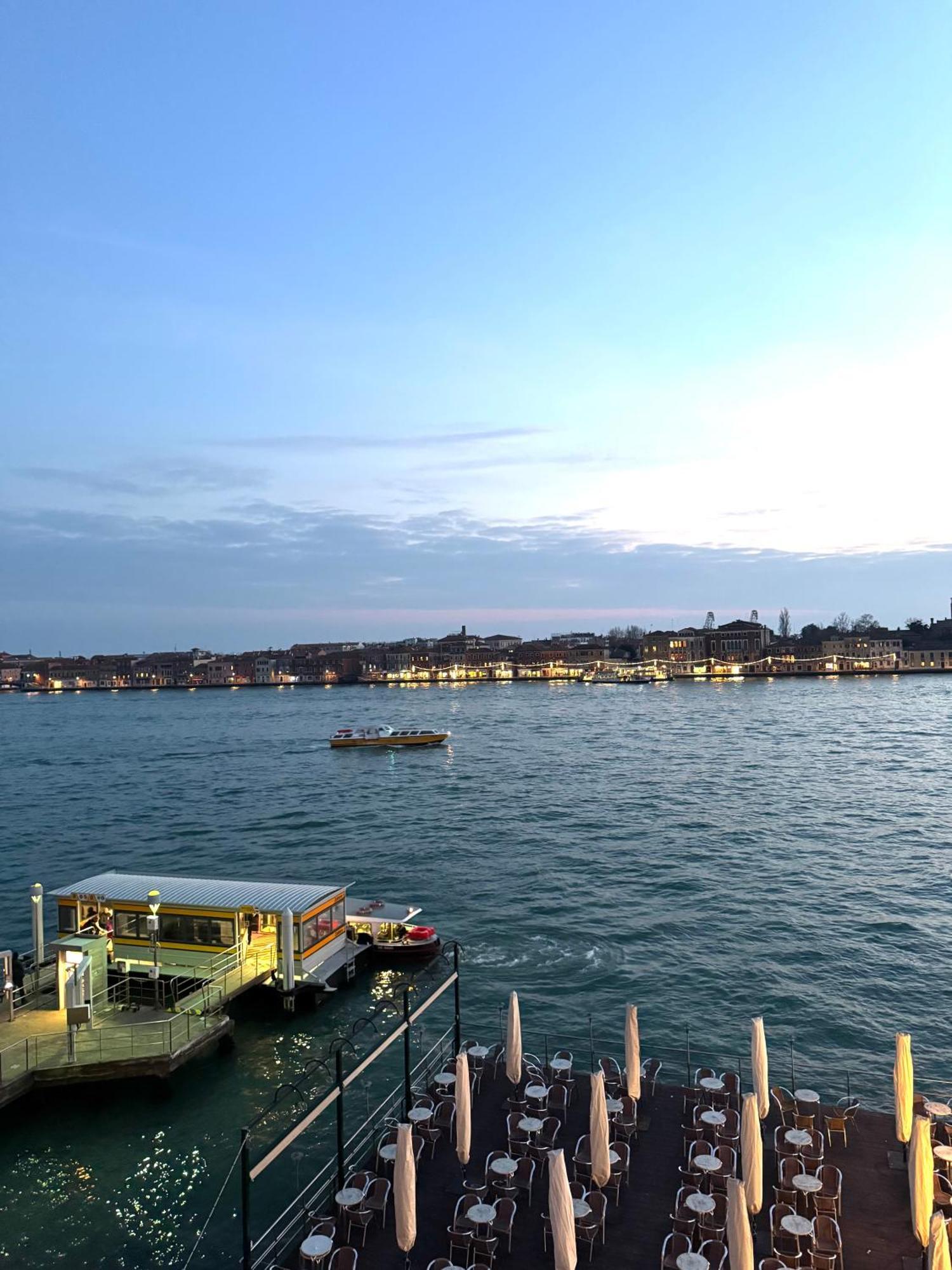Con Vista Zattere Apartment *