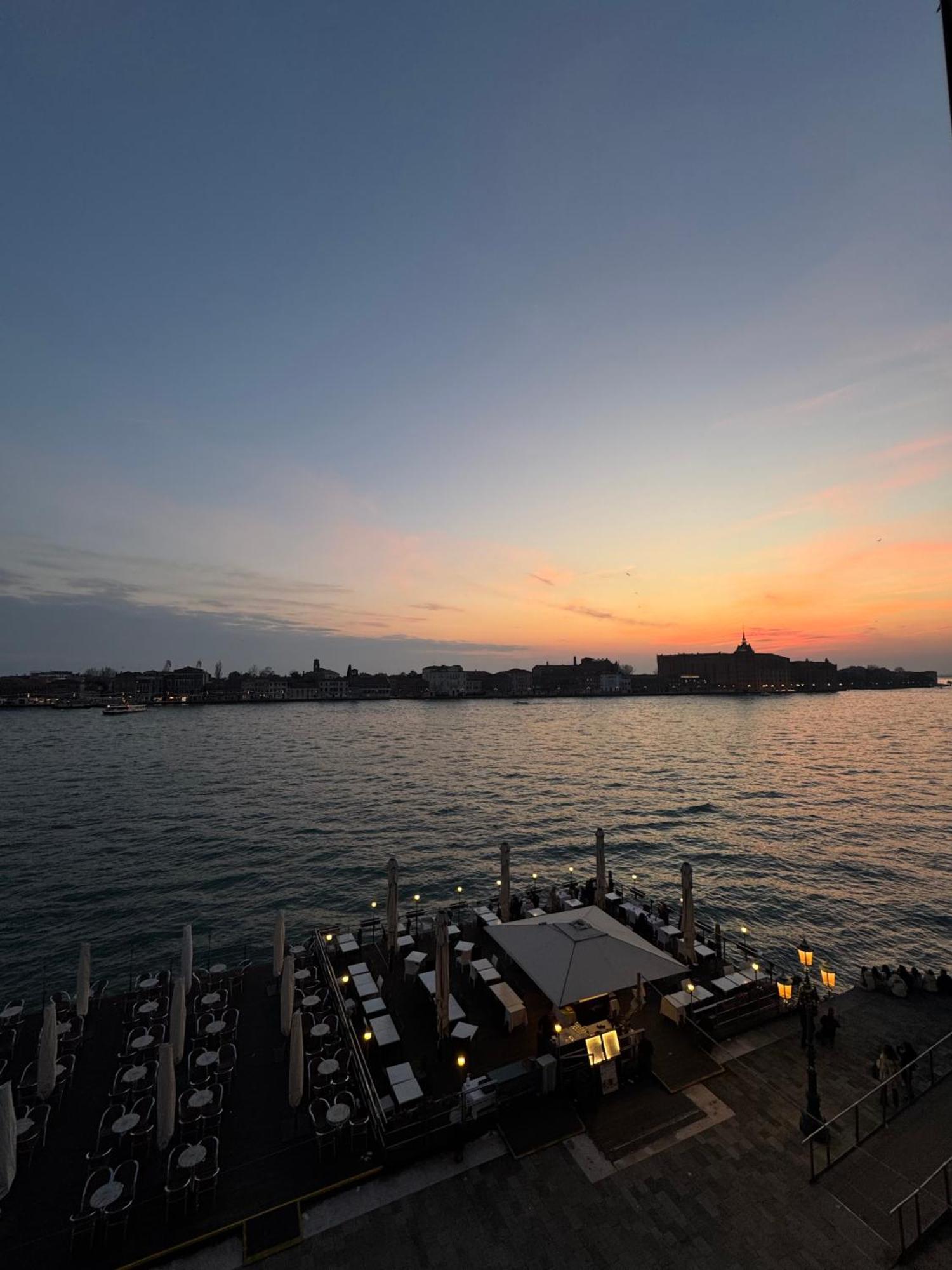 Con Vista Zattere Apartamento