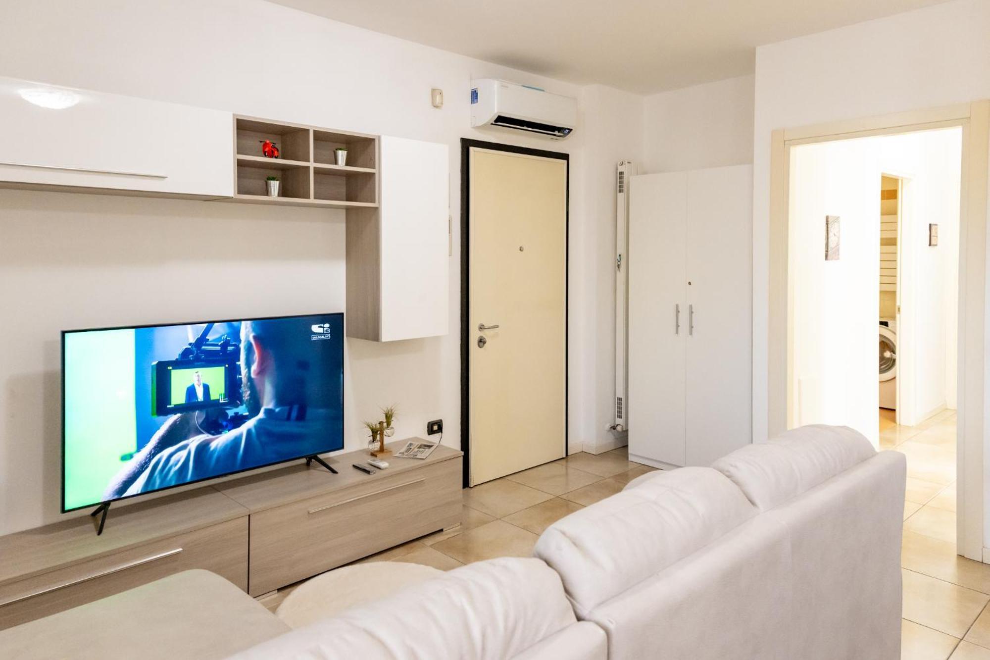 Apartment Charming Two Bedroom *