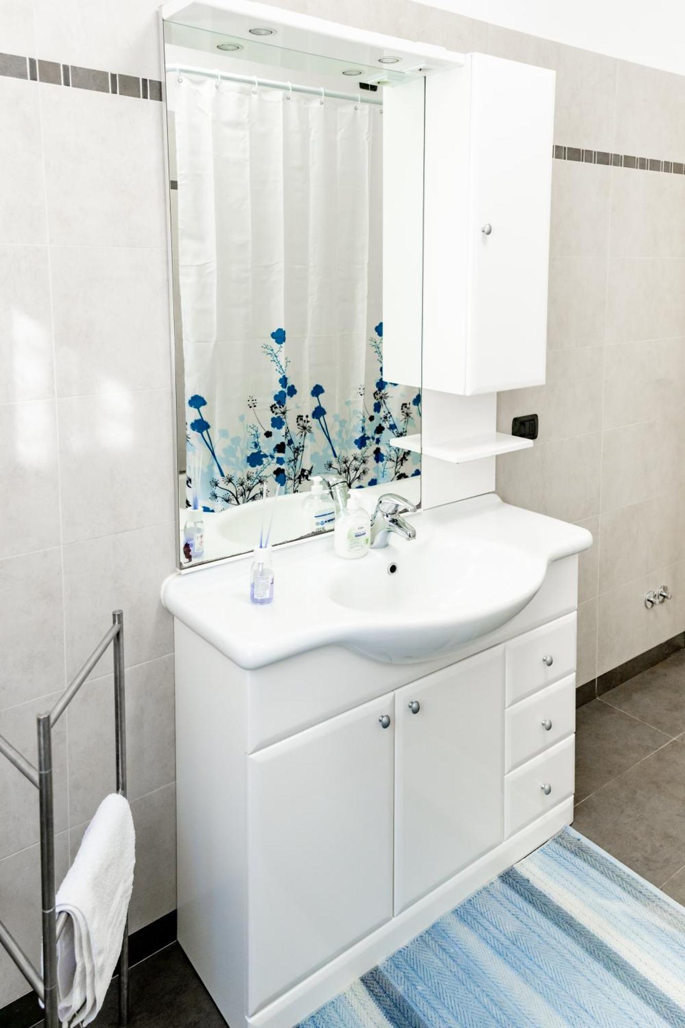 Charming Two Bedroom Apartment