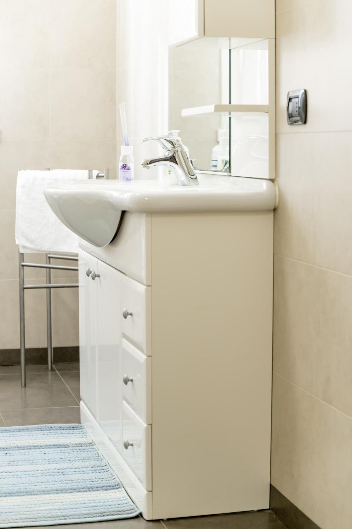 Charming Two Bedroom Apartment *