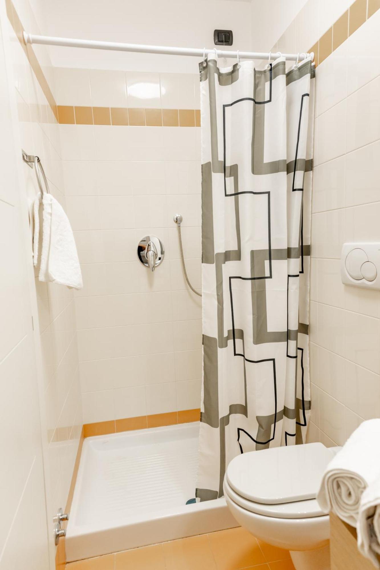 Charming Two Bedroom * Venice