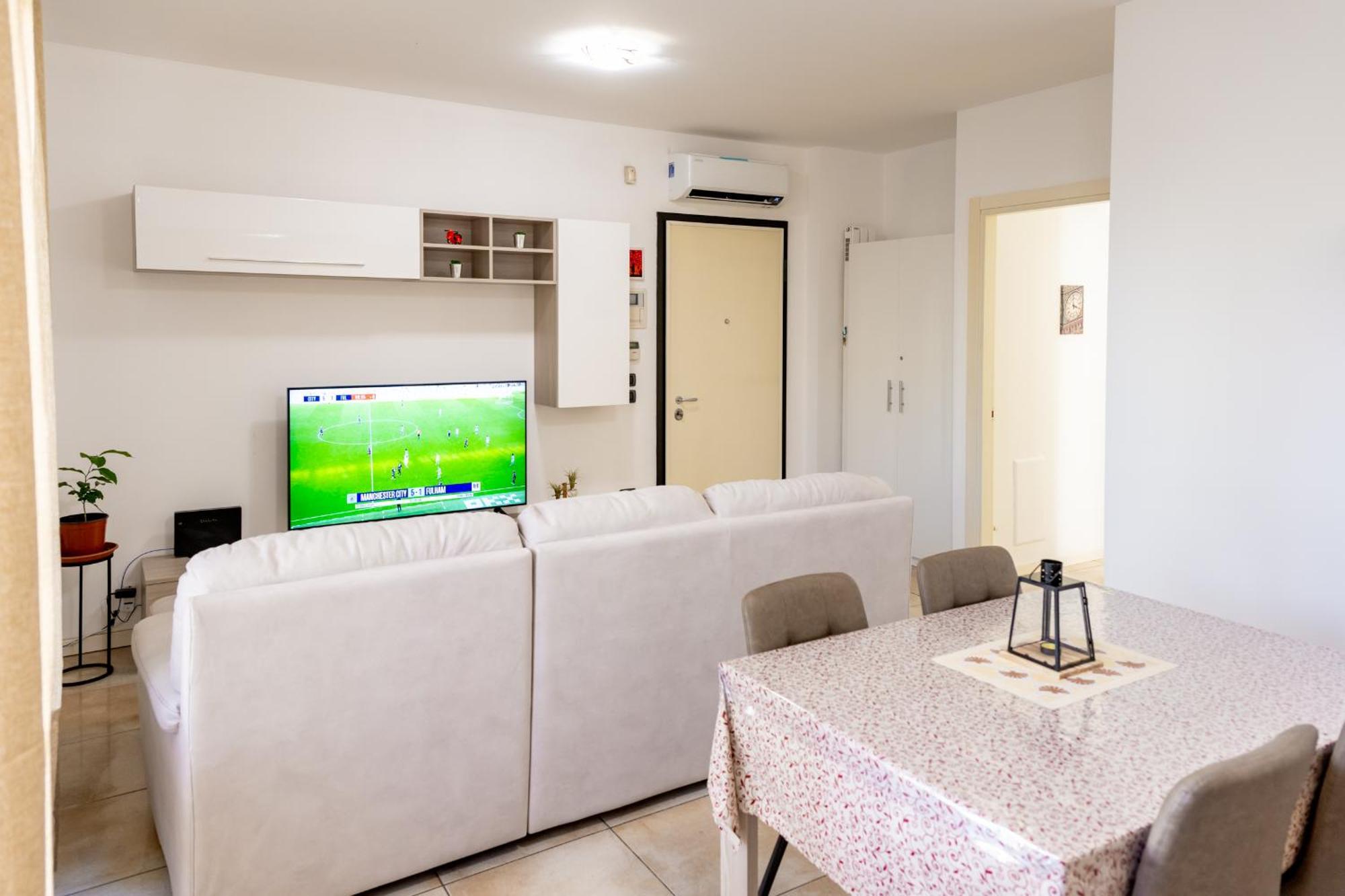 Apartment Charming Two Bedroom *