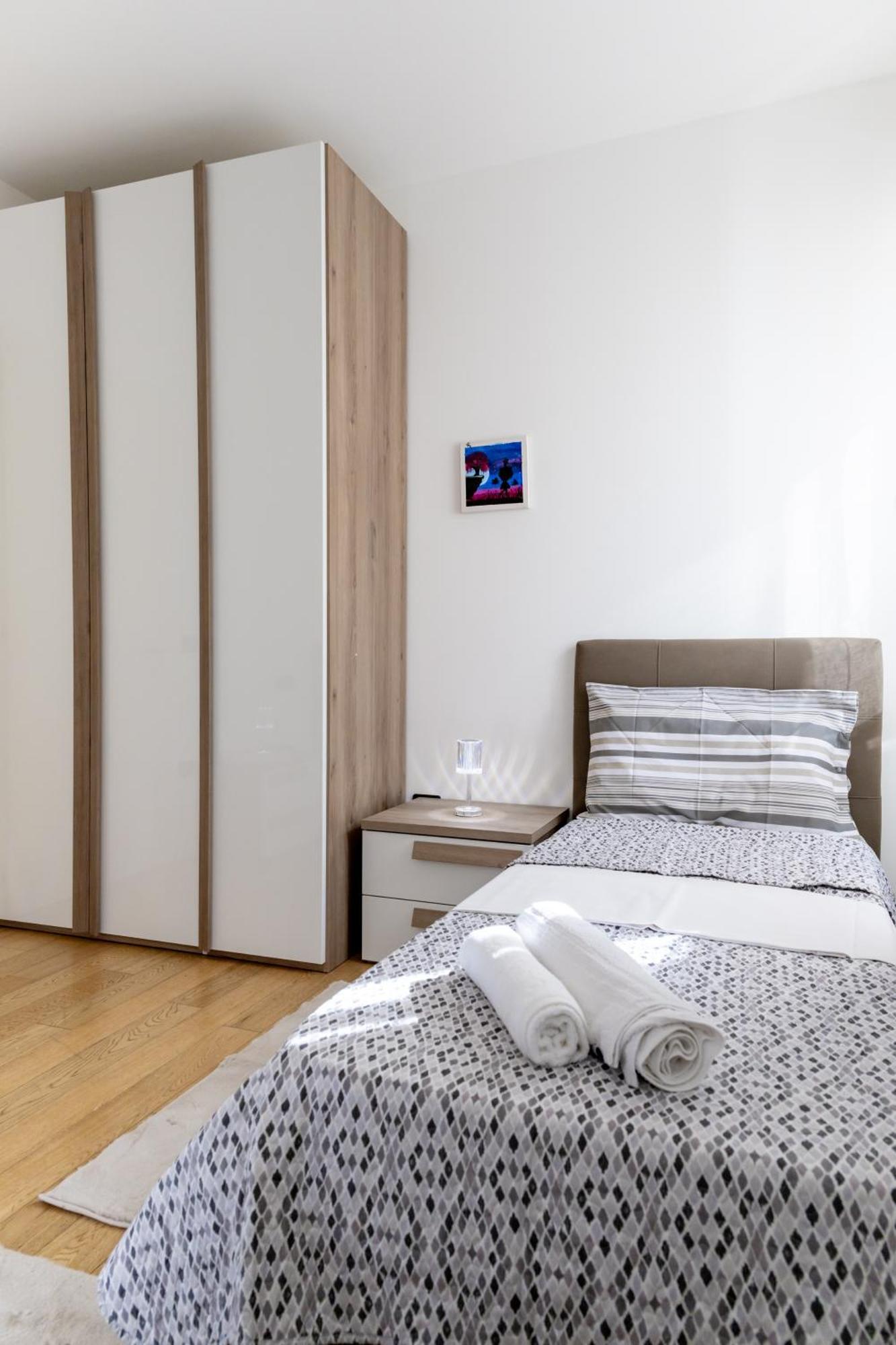 Charming Two Bedroom * Venice
