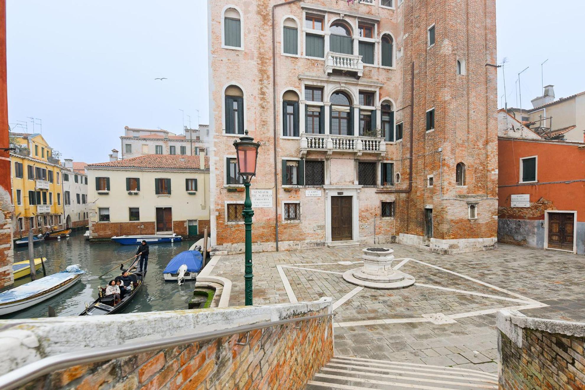 Queen Wally For Long * Venice