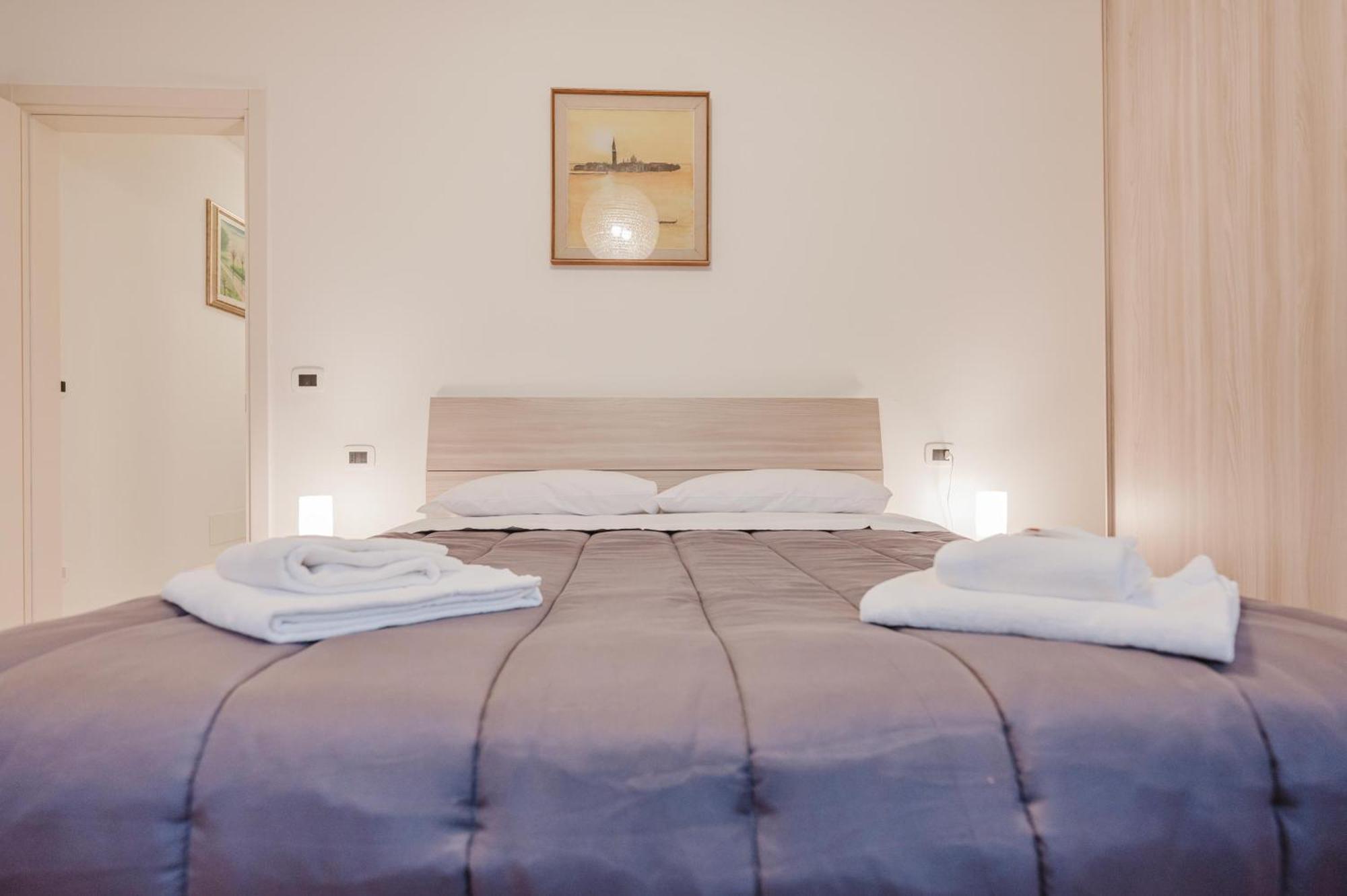 Lucrezia - 10 Min From & Free Parking Apartment
