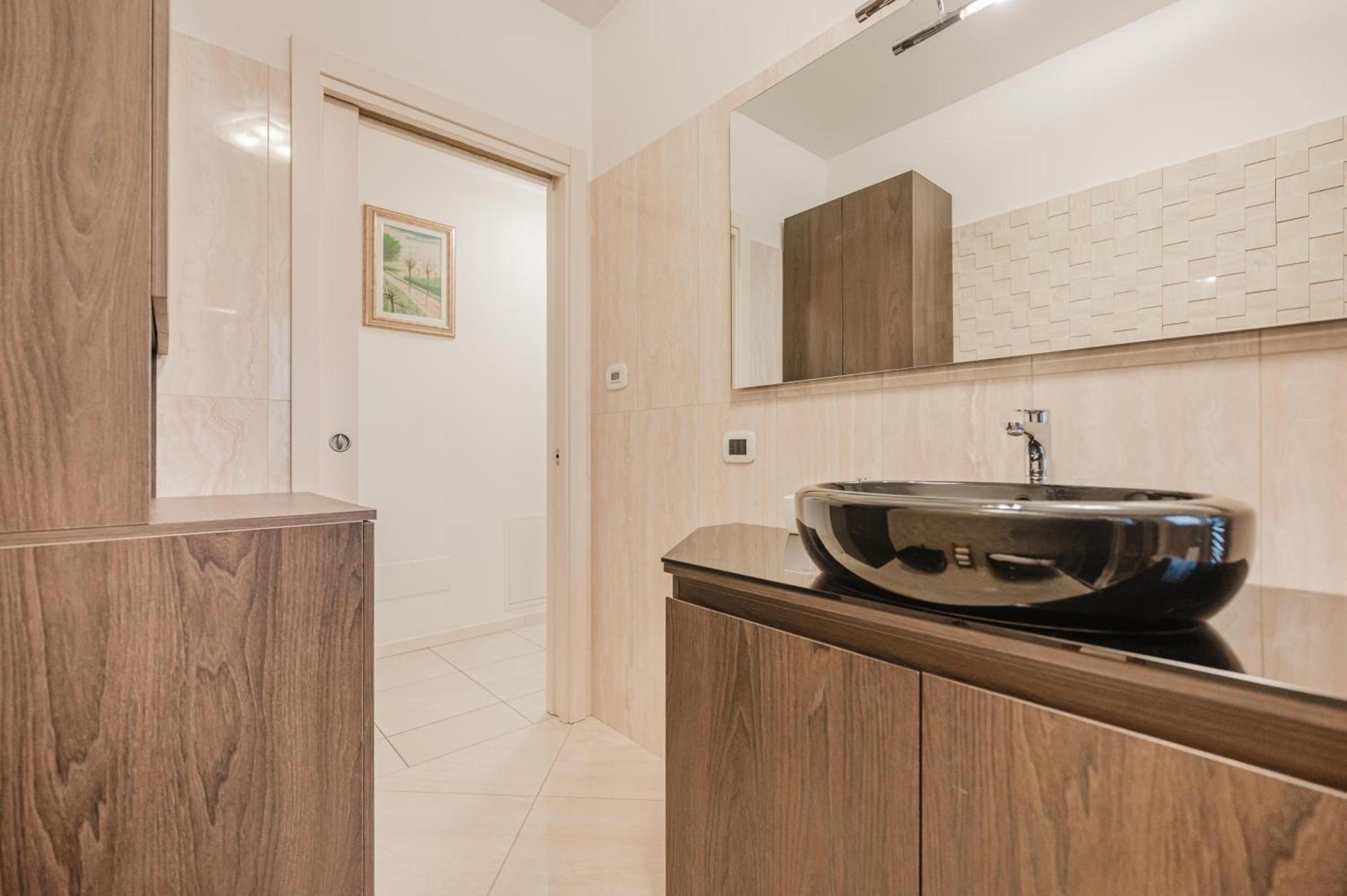 Apartment Lucrezia - 10 Min From & Free Parking *