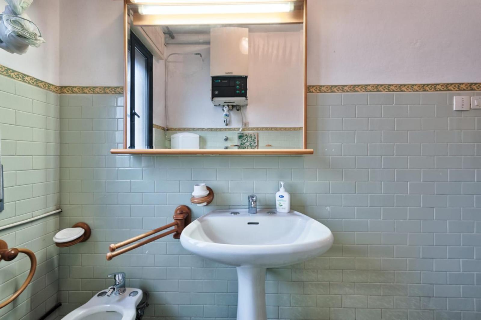 Easy Old Apartment
