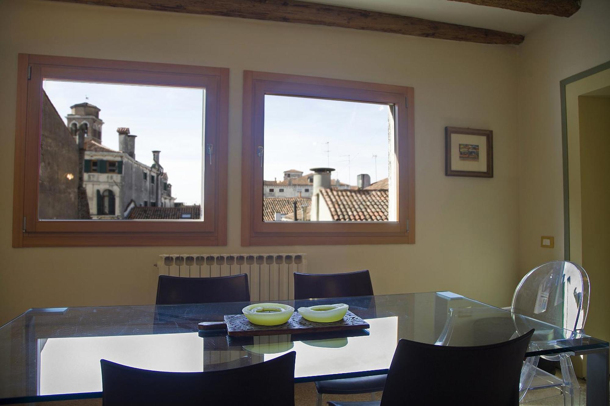 Real Venetian Apartment, 300 M From Rialto Bridge, 100 Sqm Apartment *