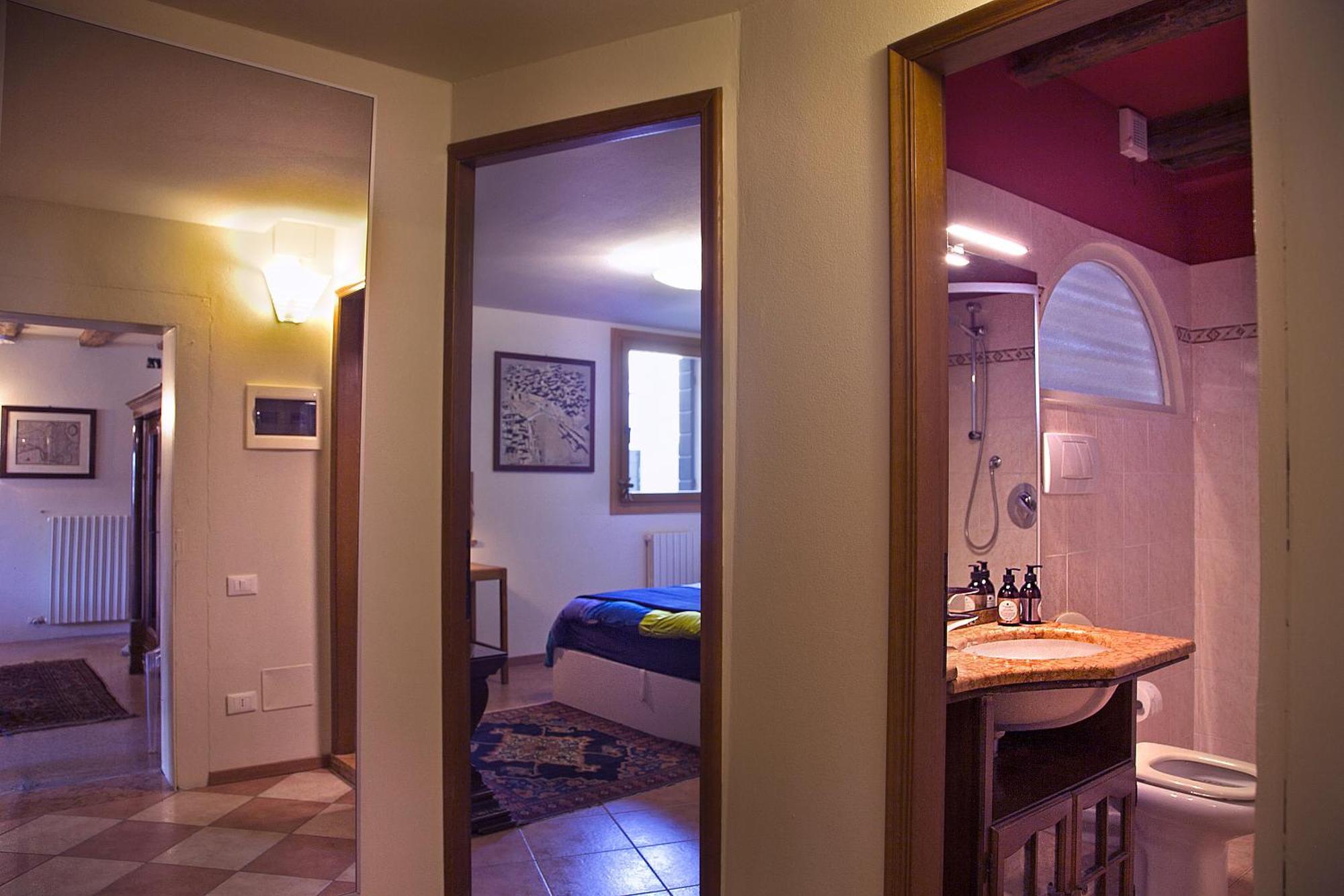 Real Venetian Apartment, 300 M From Rialto Bridge, 100 Sqm Apartment Venice