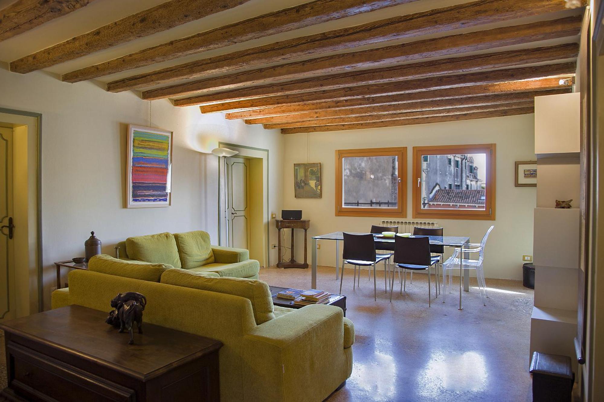 Real Venetian Apartment, 300 M From Rialto Bridge, 100 Sqm Apartment