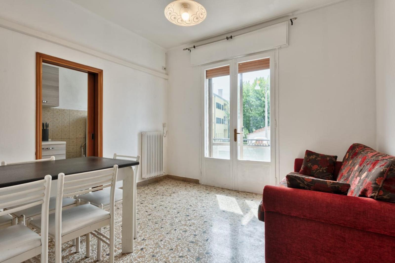Cozy In With Free Parking Guest house