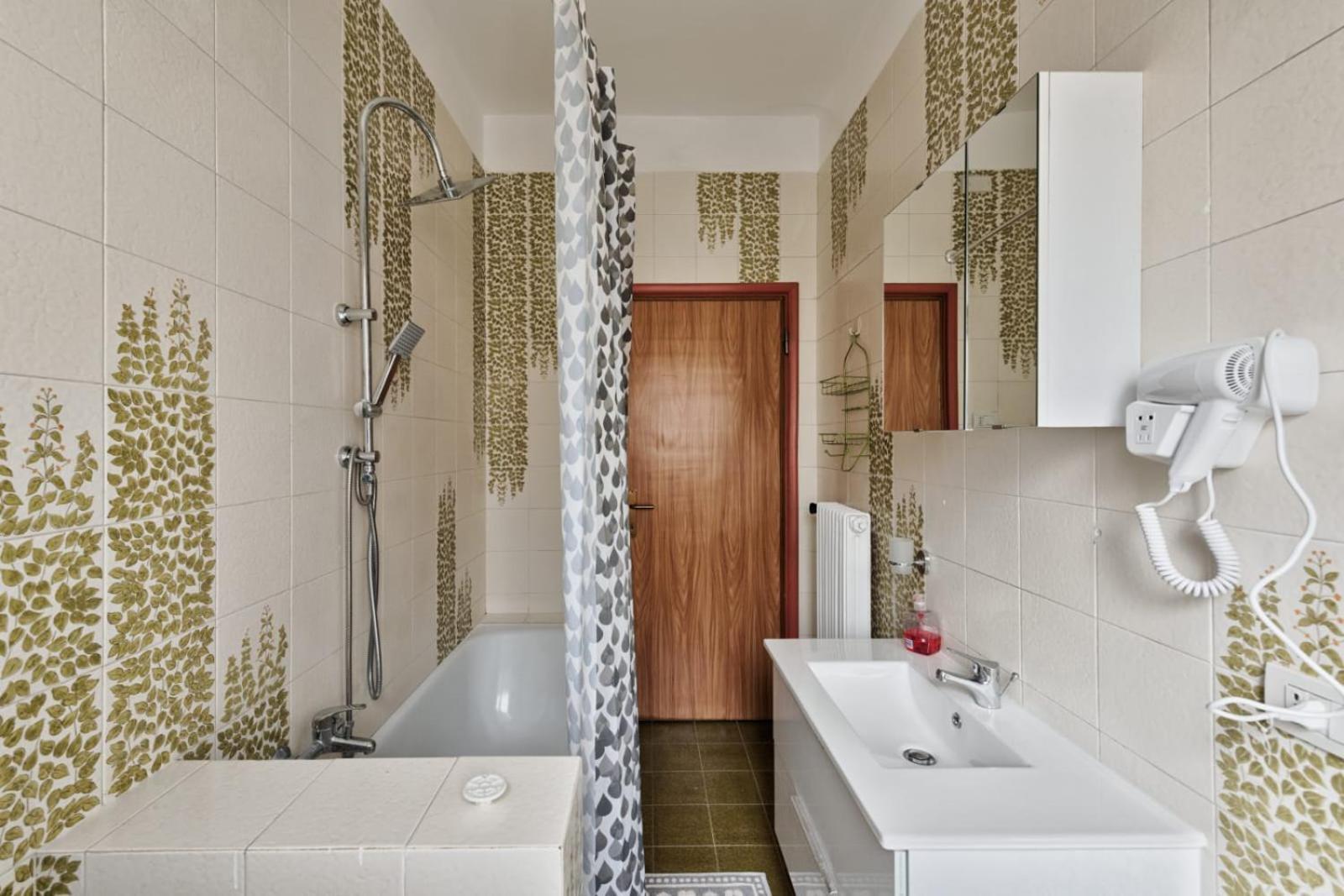Guest house Cozy In With Free Parking *