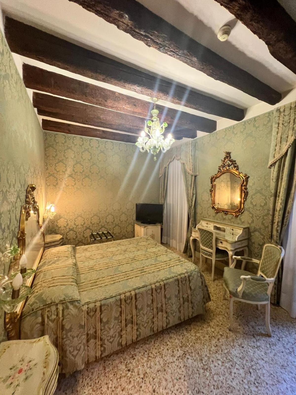Ca' Dogaressa Hotel