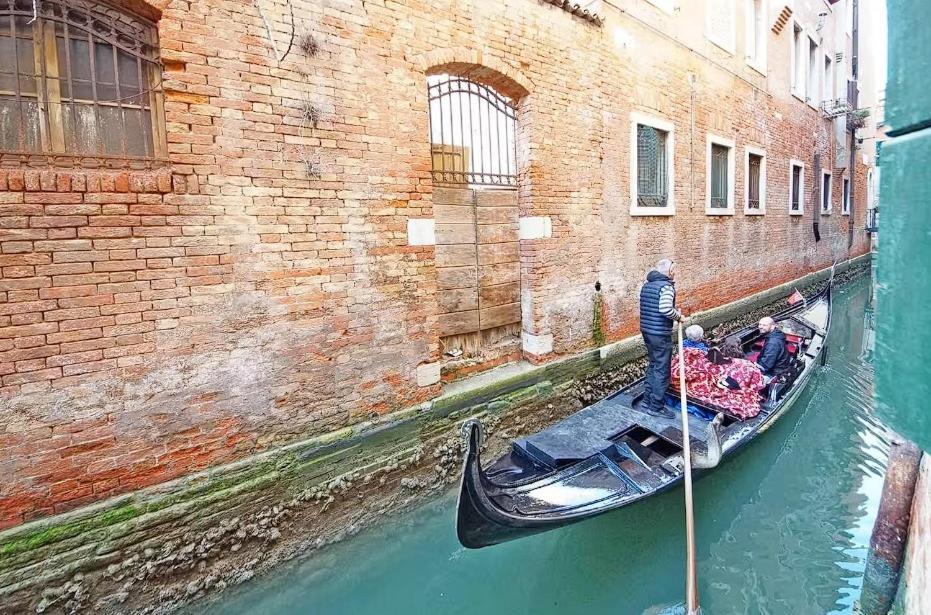Apartment In ! On Whtsapp ! Check The Number From The Photos! Lovely Venice