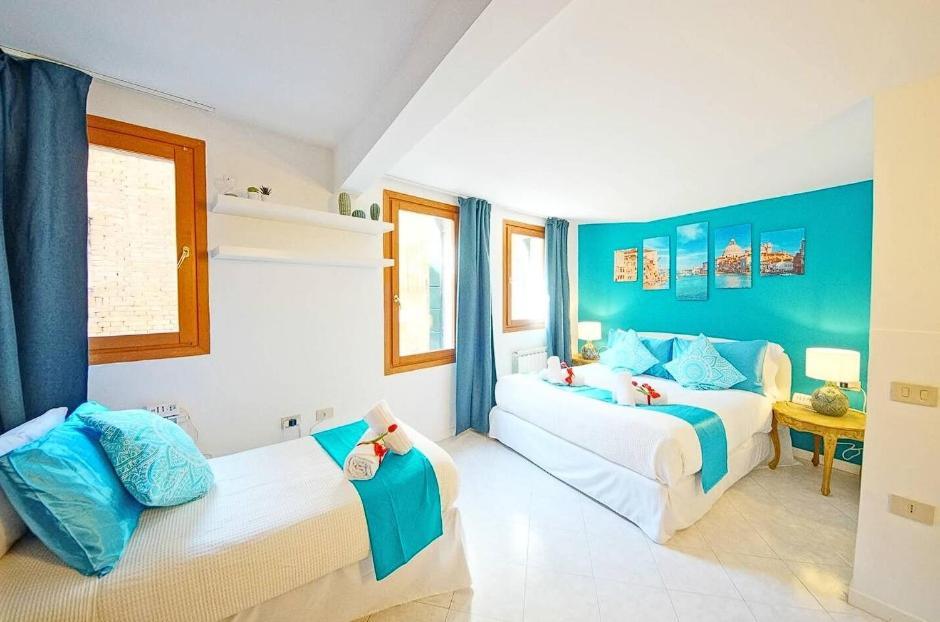 In ! On Whtsapp ! Check The Number From The Photos! Lovely * Venice