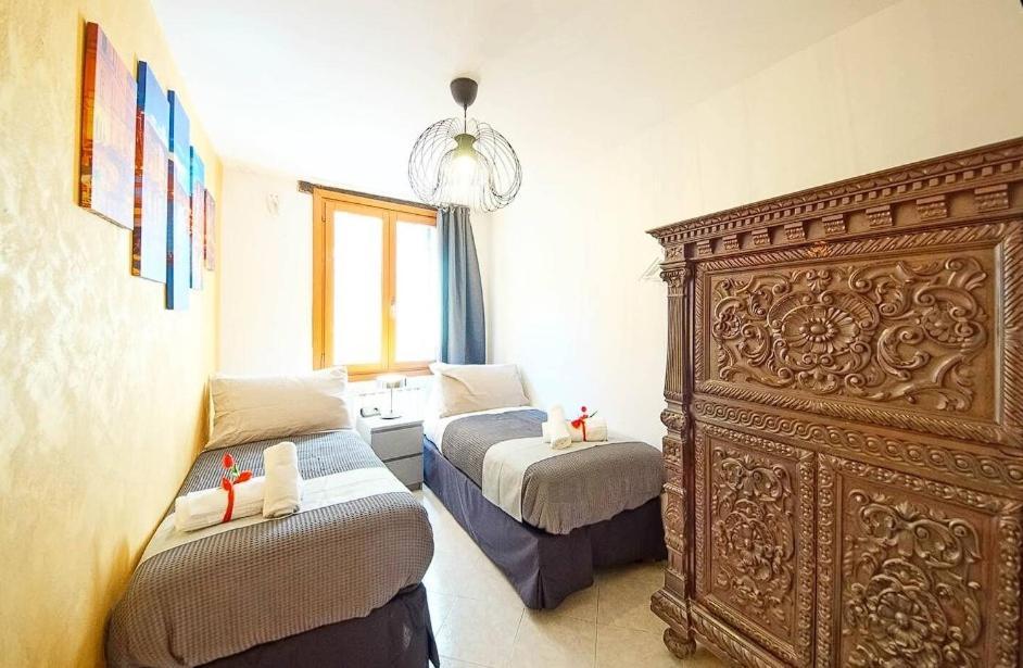 In ! On Whtsapp ! Check The Number From The Photos! Lovely * Venice
