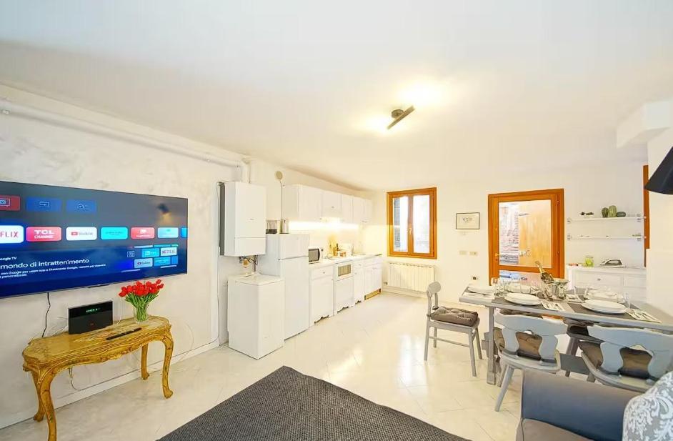 Apartment In ! On Whtsapp ! Check The Number From The Photos! Lovely