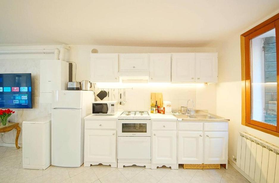 Apartment In ! On Whtsapp ! Check The Number From The Photos! Lovely