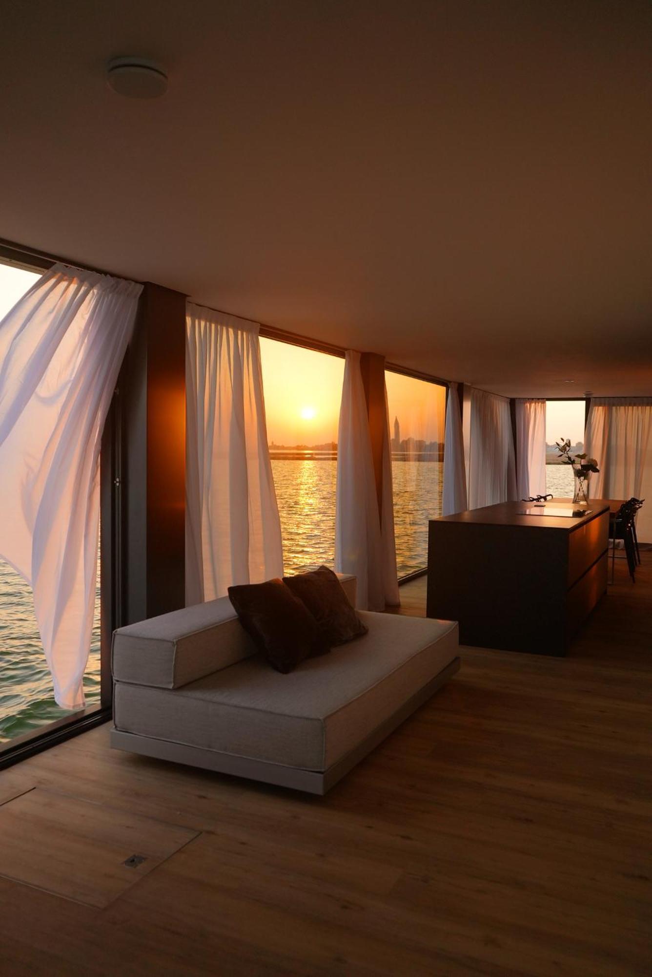 Aqva The Exclusive Water Loft In Botel *
