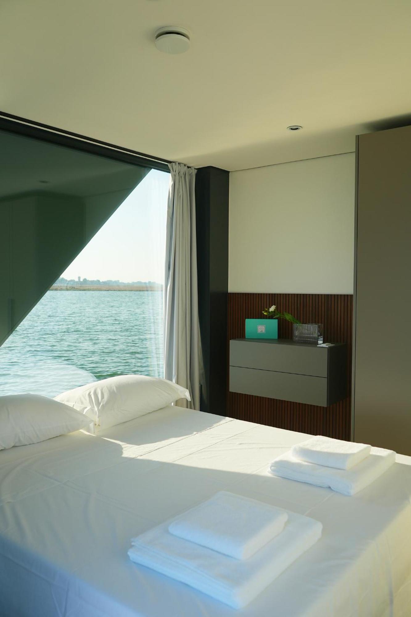 Botel Aqva The Exclusive Water Loft In Venice