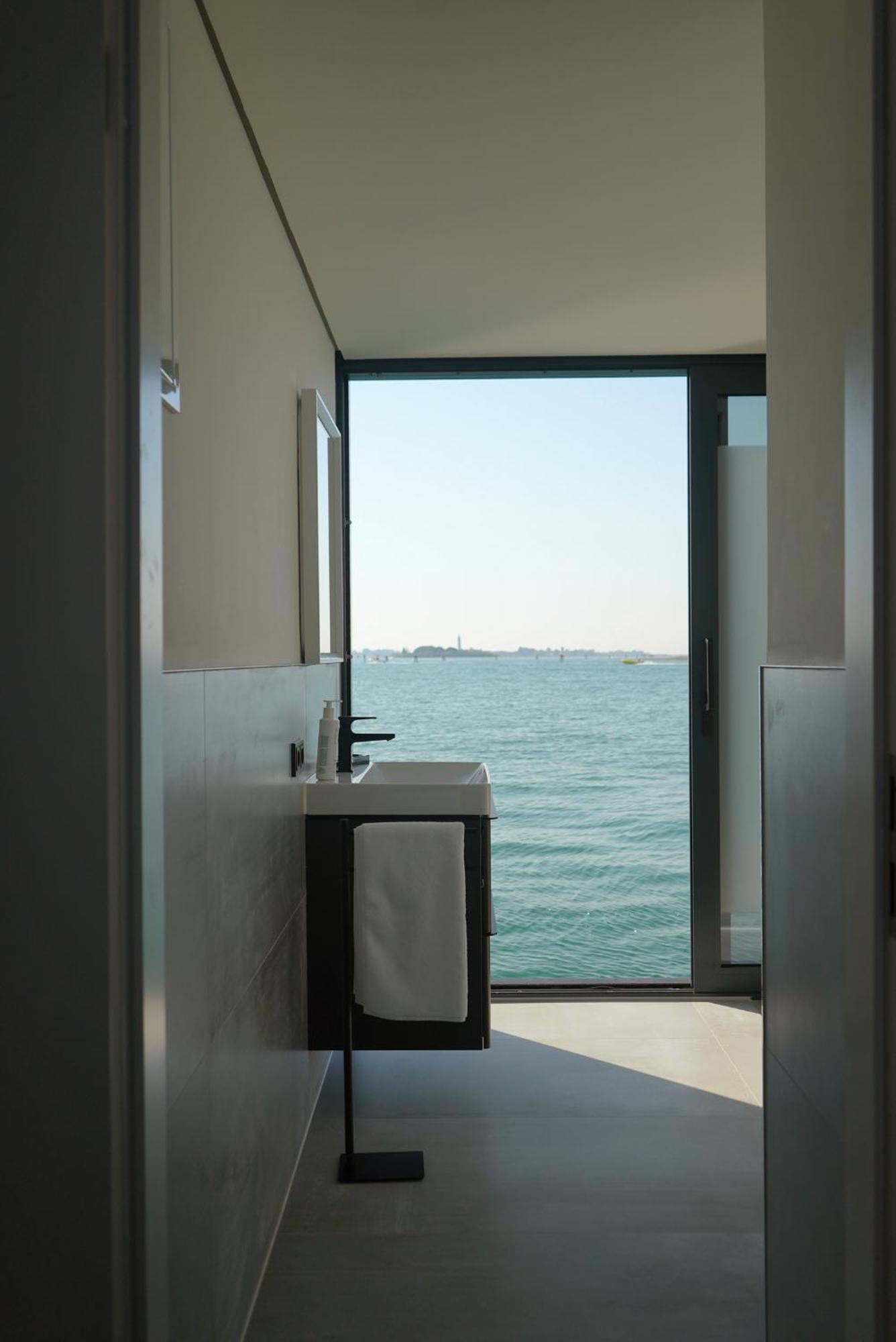 Aqva The Exclusive Water Loft In Venice