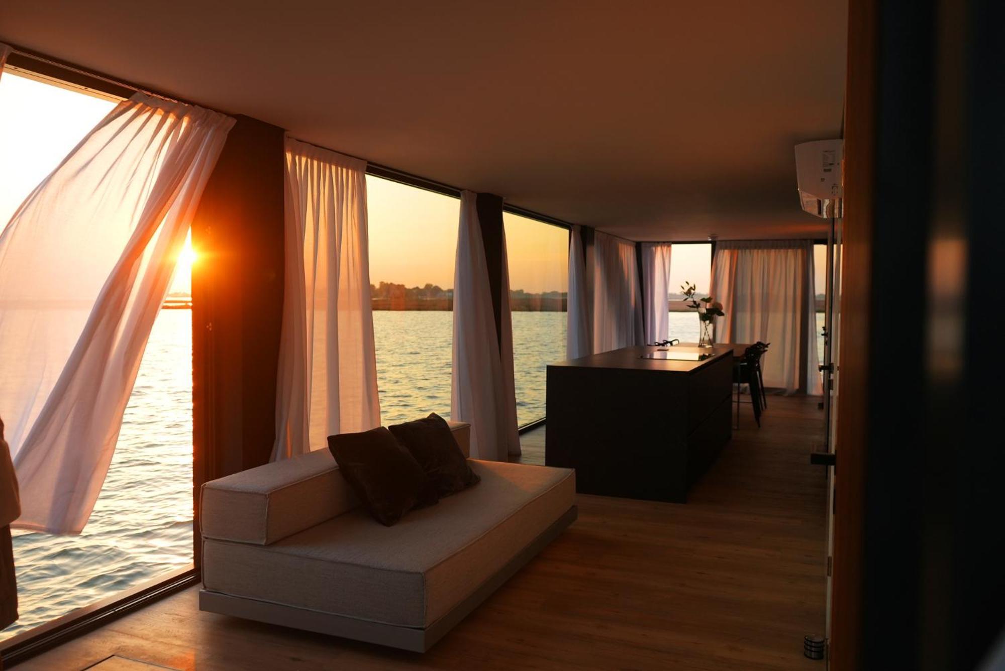 Botel Aqva The Exclusive Water Loft In *