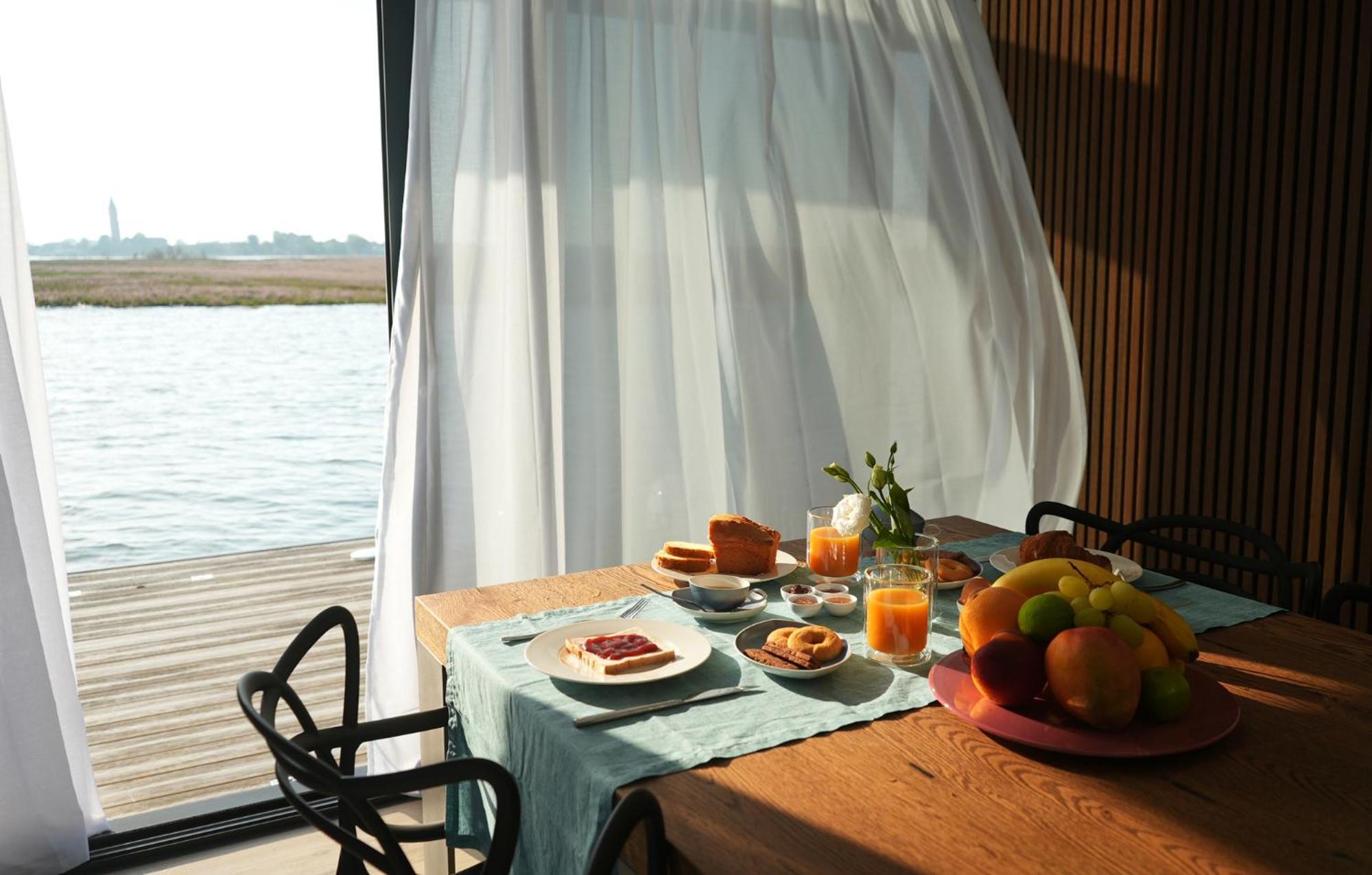 Aqva The Exclusive Water Loft In Botel Venice