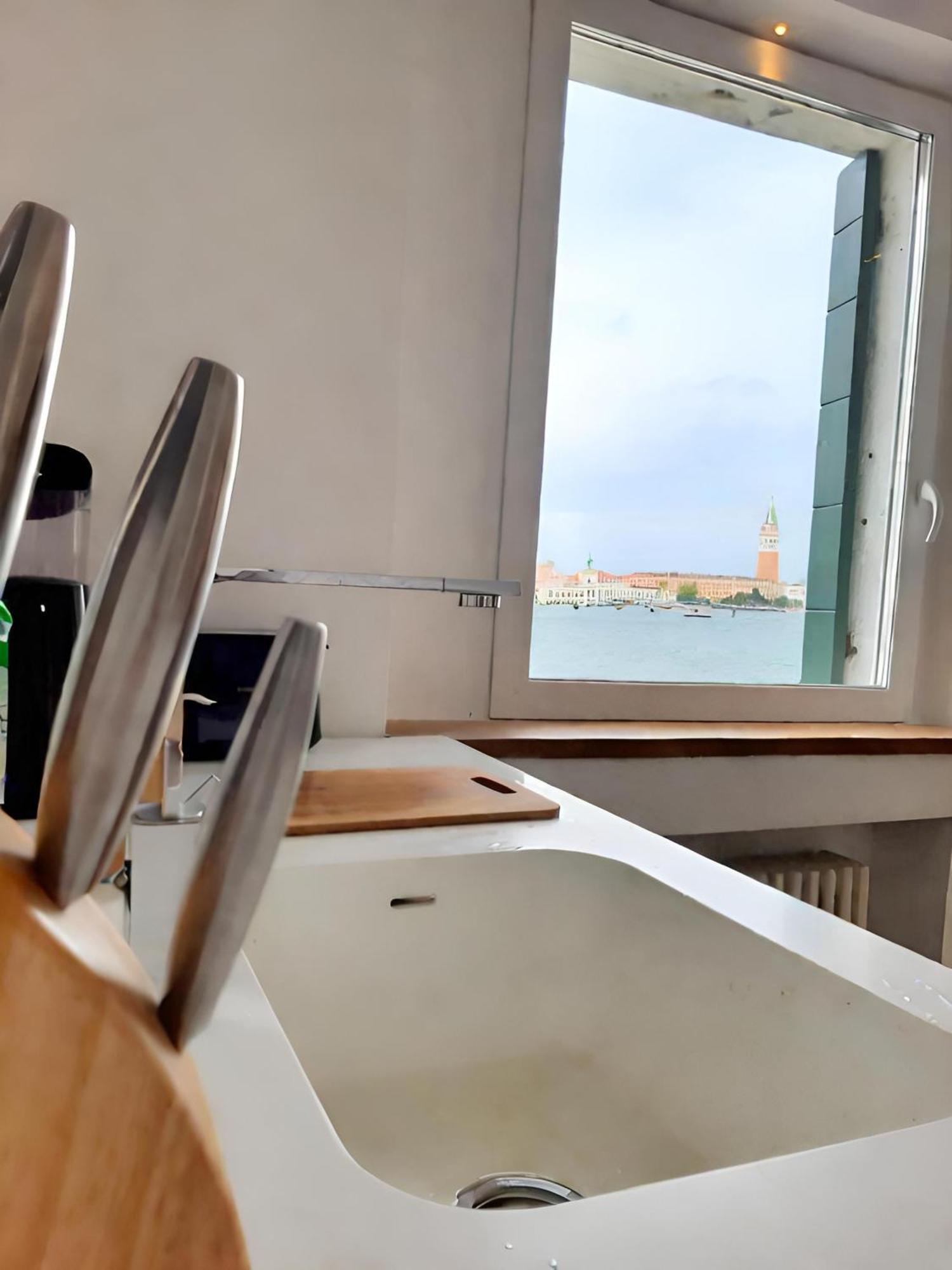 3 Windows On St Mark - Waterfront Apartment * Venice