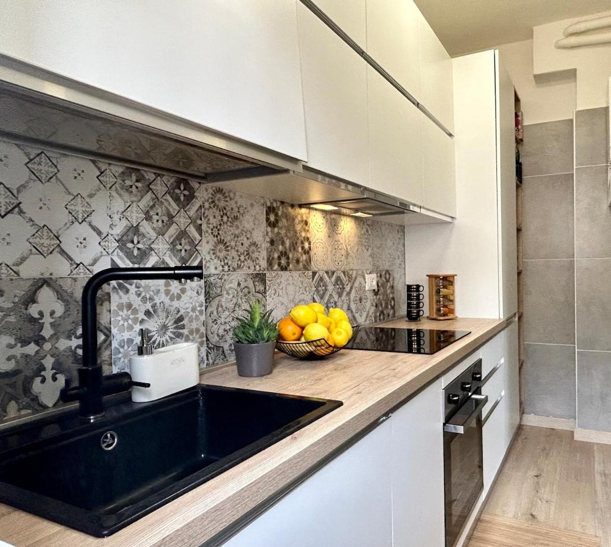 Apartment 10 Min To Modern & Cozy