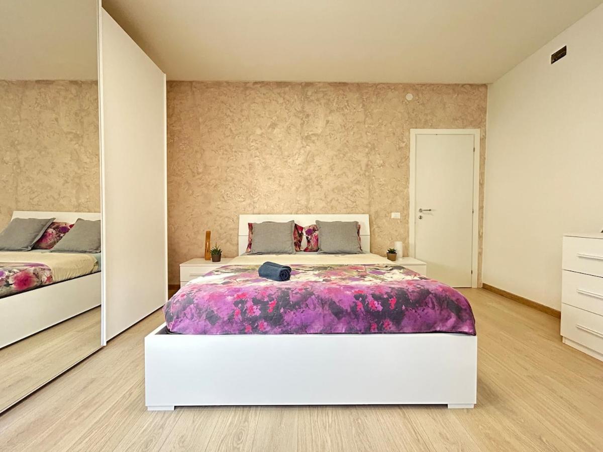 Apartment 10 Min To Modern & Cozy *