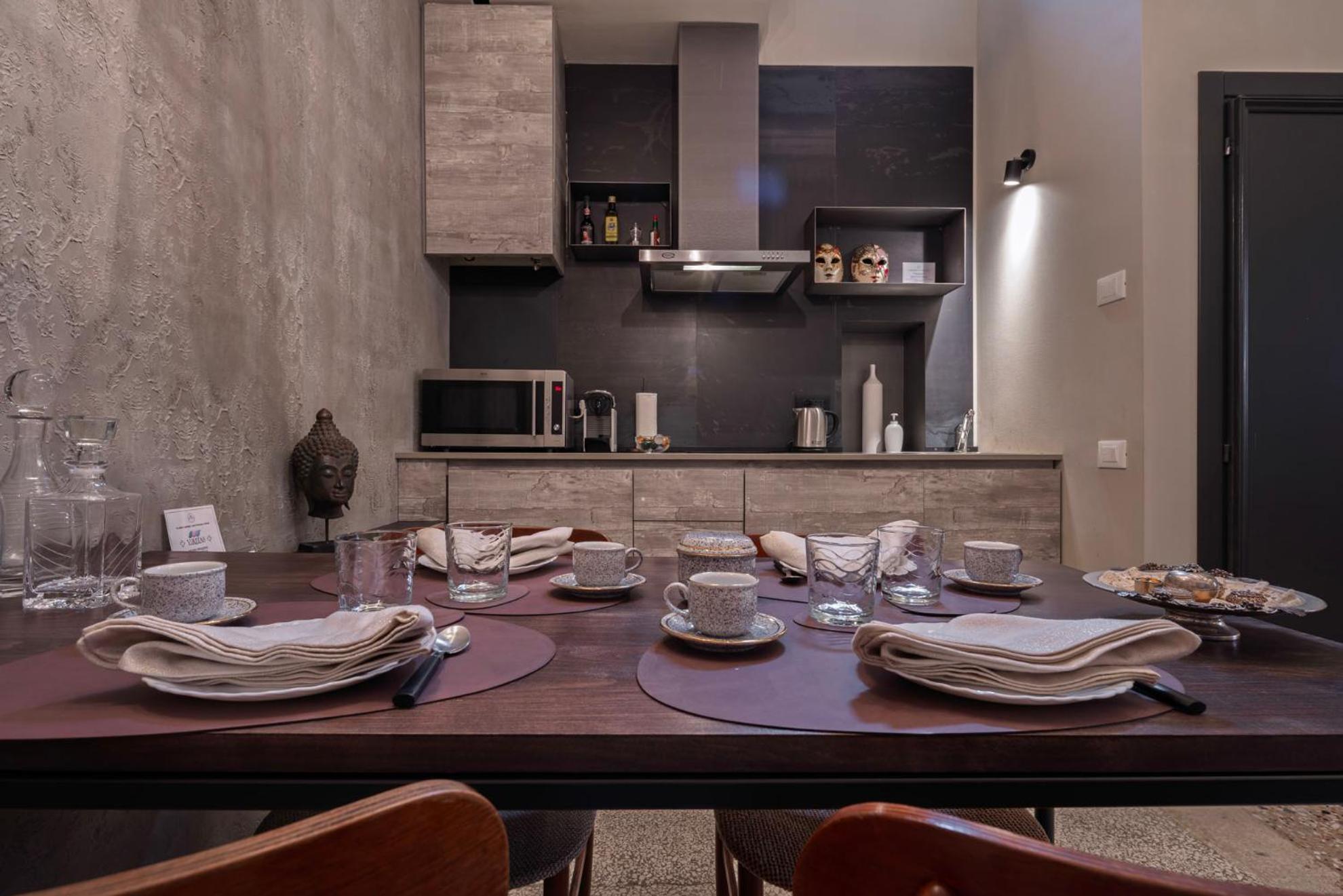 Ca Delle Capriate, An Intimate Retreat At Ca D'oro Apartment Venice