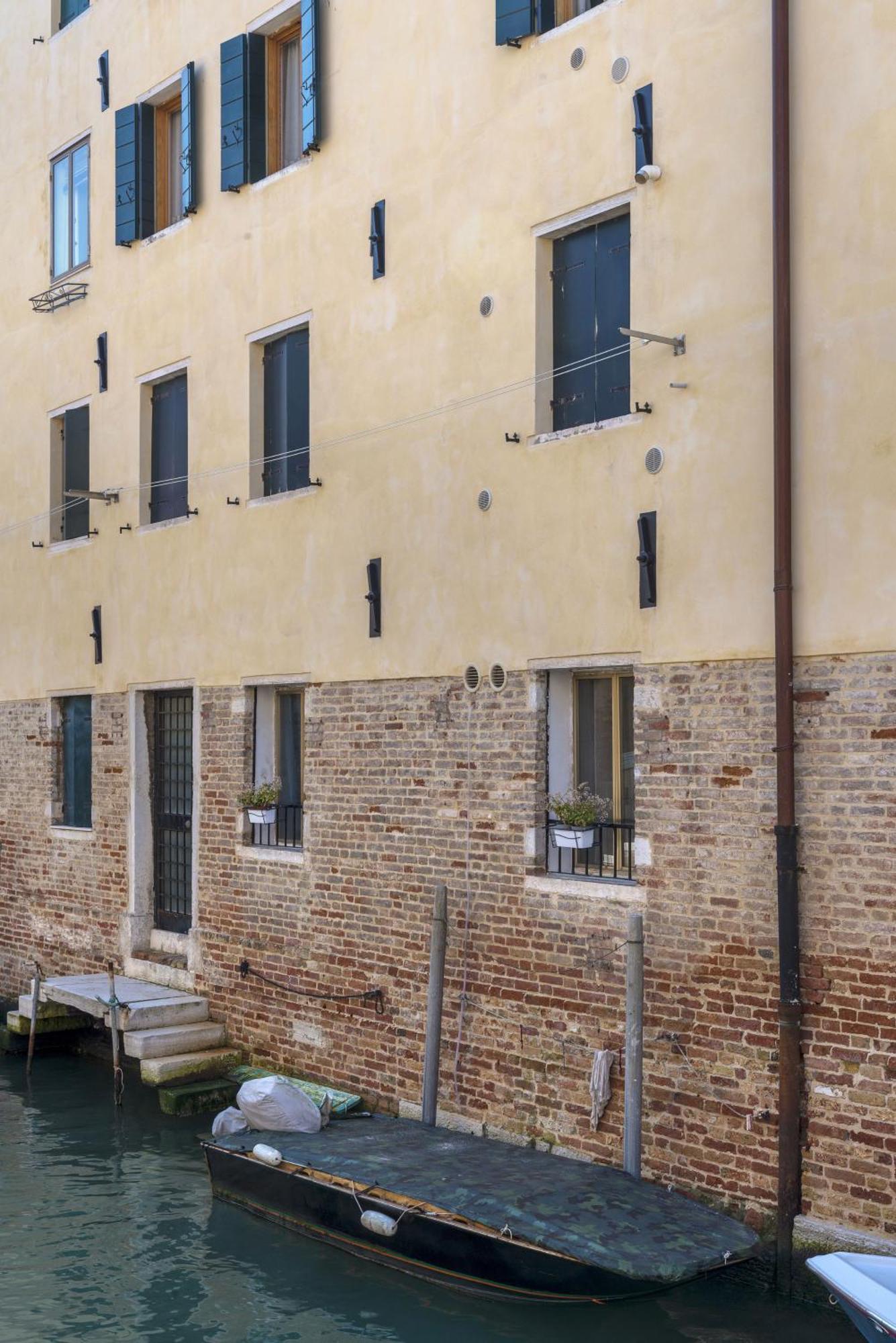 Ca' Fettier Canal View Apartment