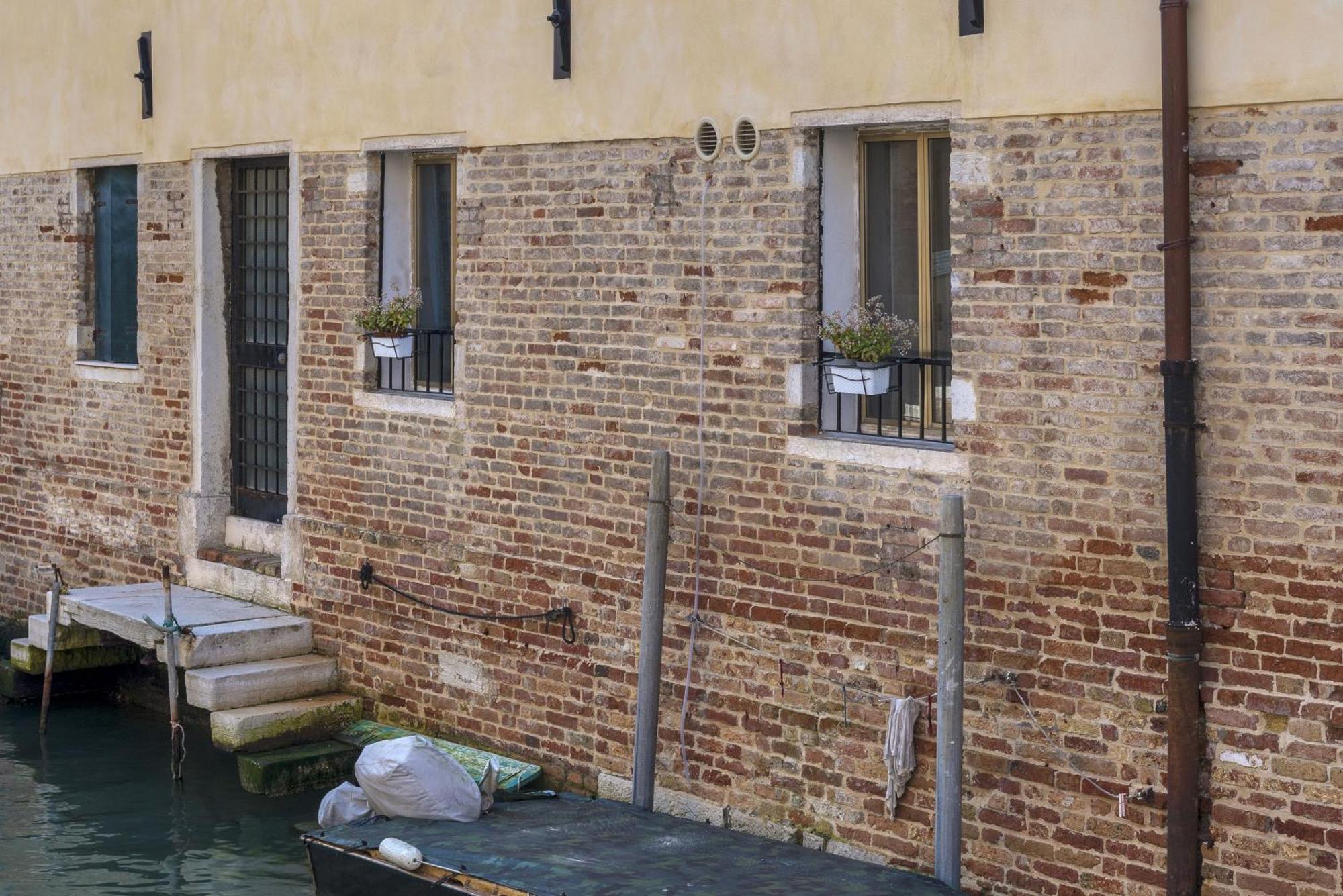 Ca' Fettier Canal View Apartment
