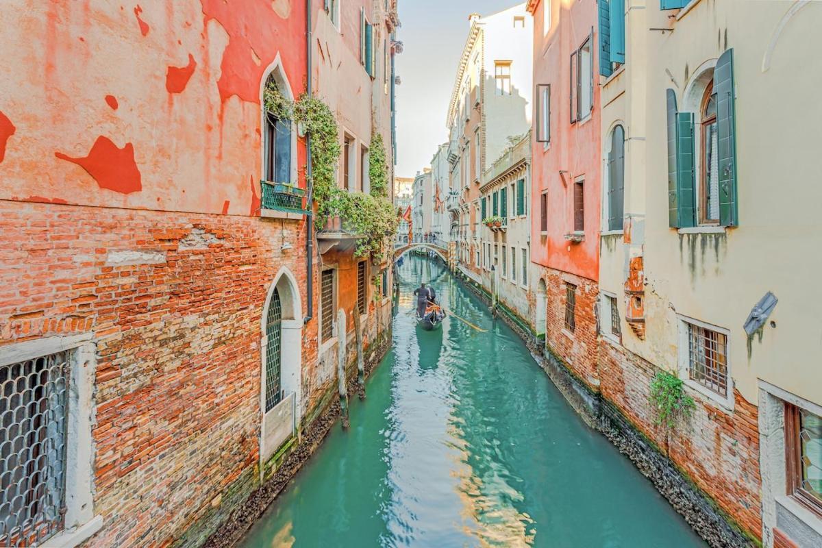 Canal View San Marco Rialto - Dogaressa Palace 1872
