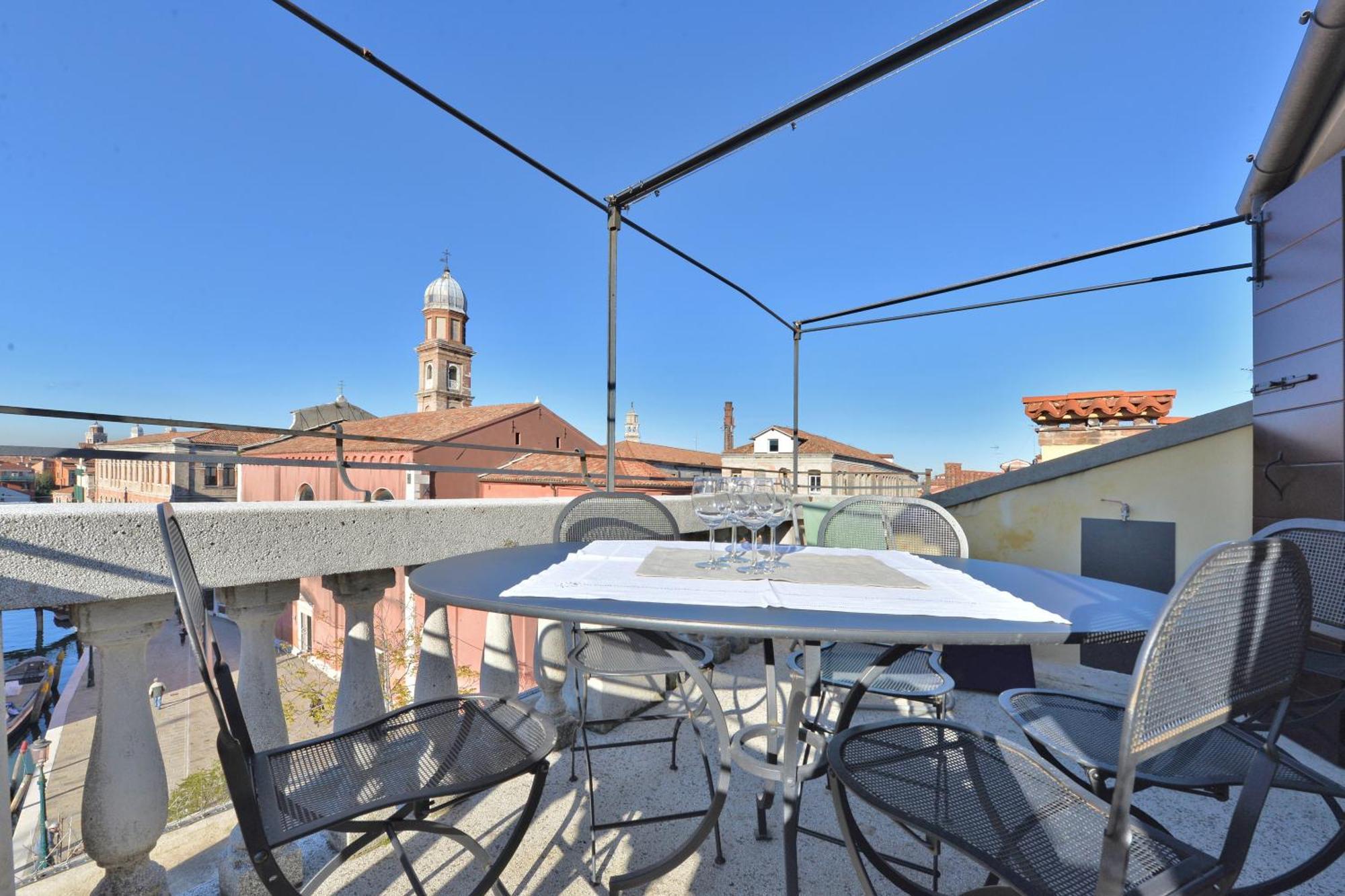 Homes & Holidays Apartment