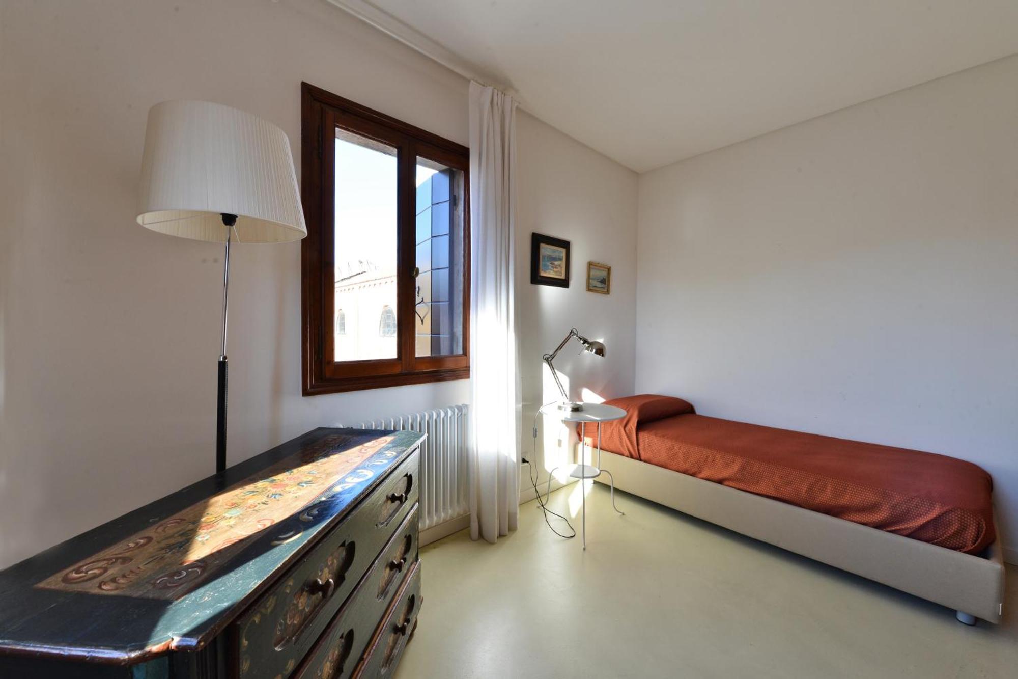 Homes & Holidays *