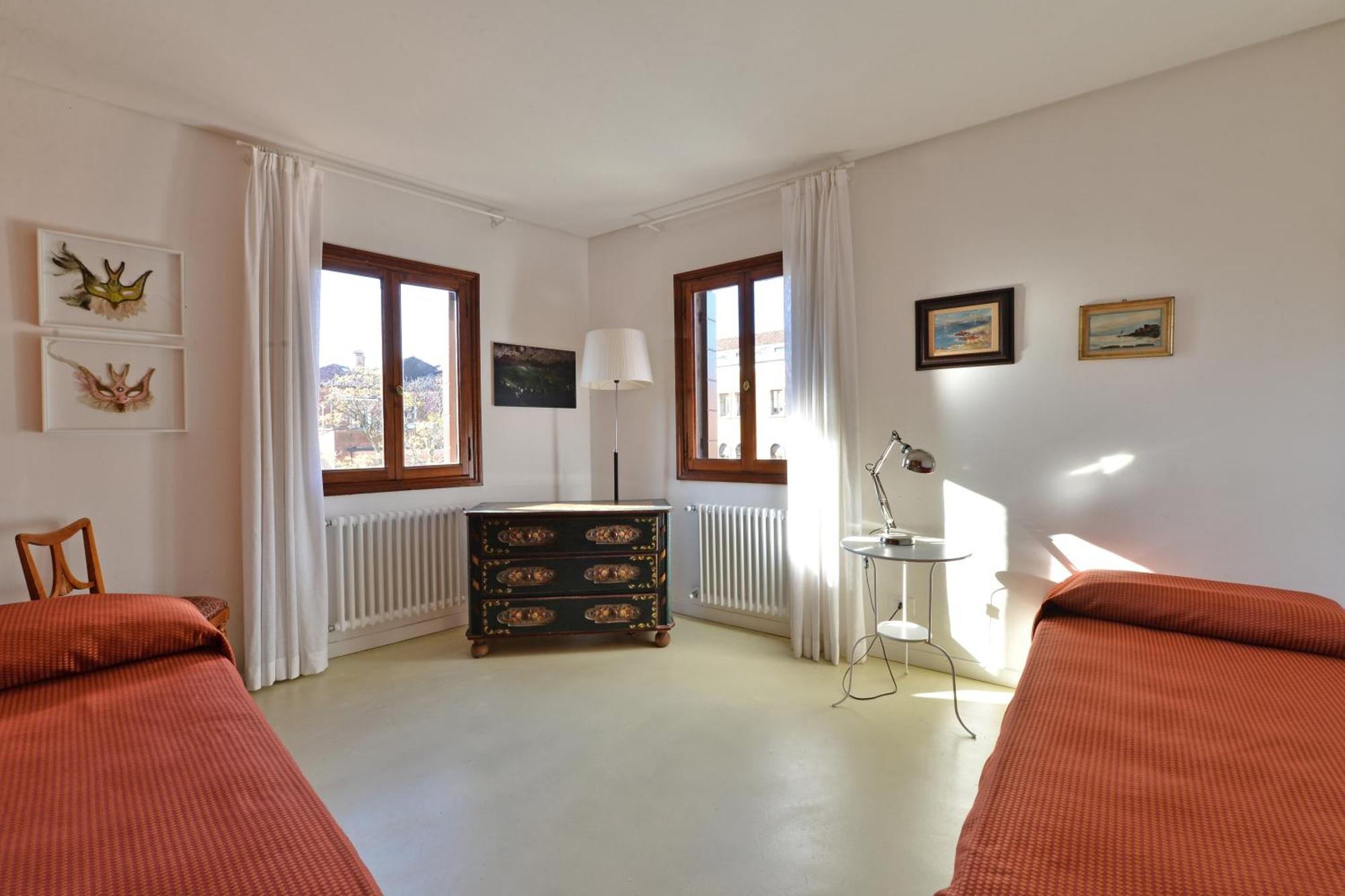 Homes & Holidays * Venice