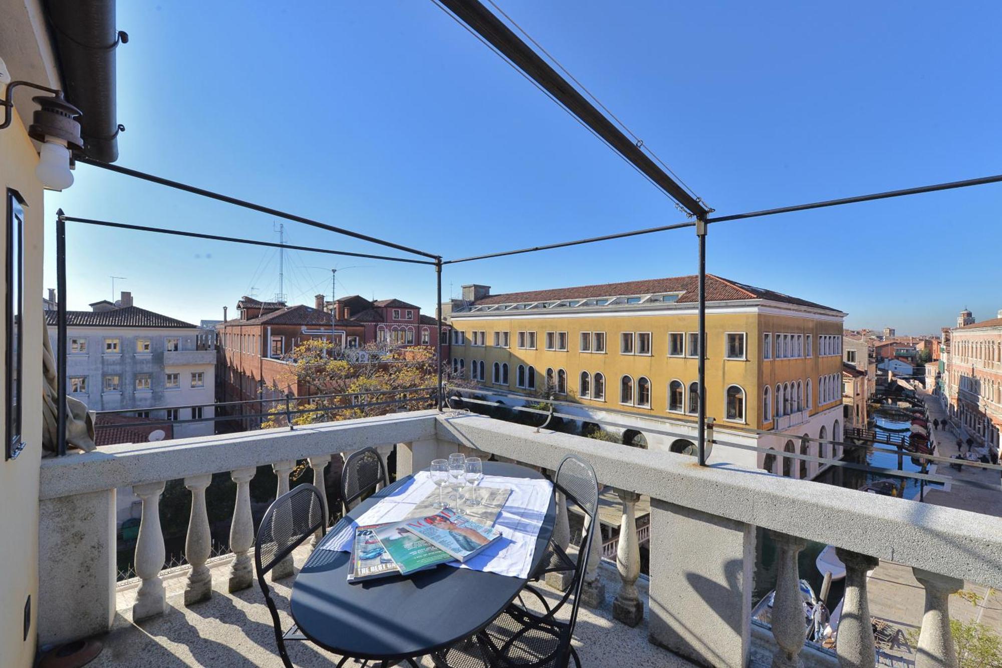 Homes & Holidays Apartment *