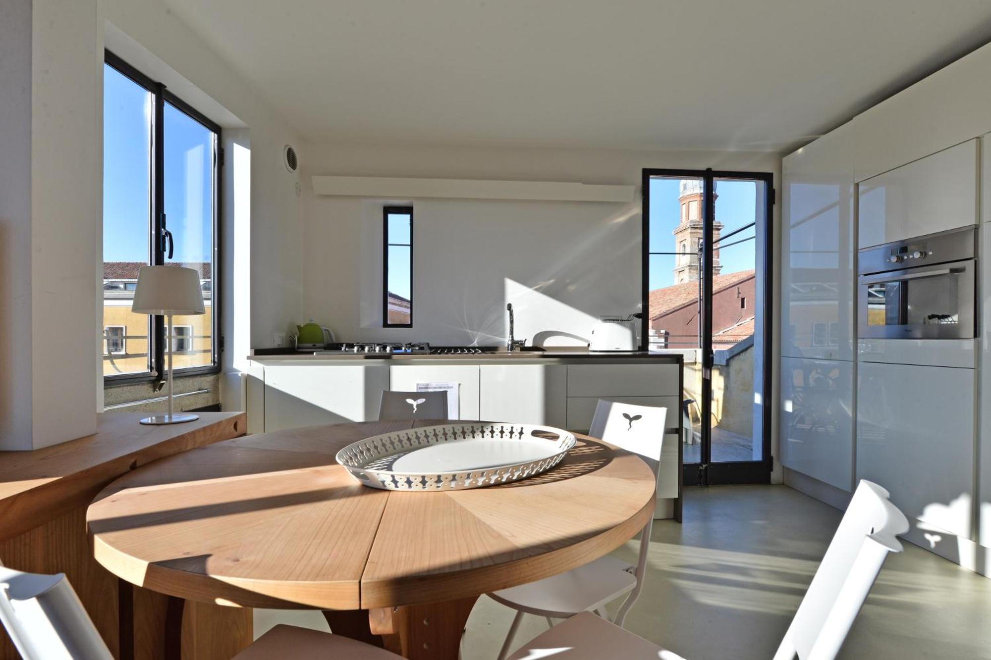 Apartment Homes & Holidays *